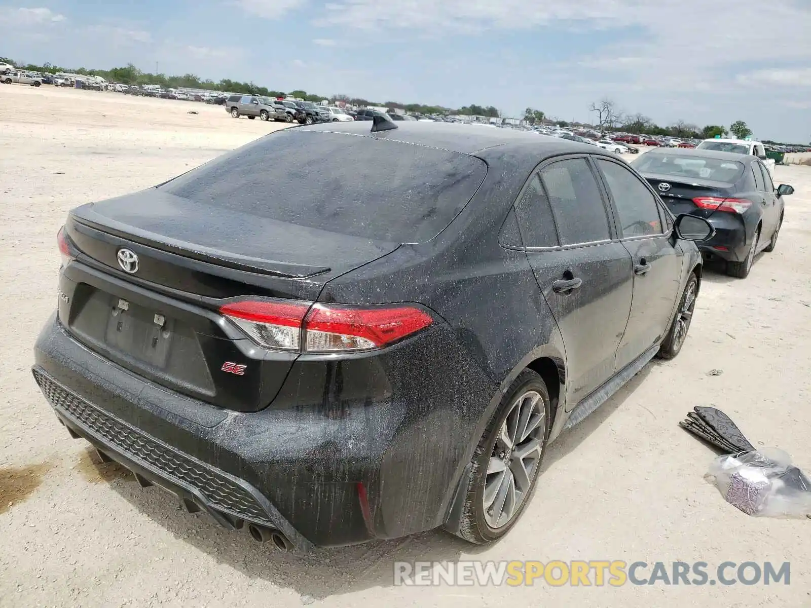 4 Photograph of a damaged car 5YFS4RCE8LP040426 TOYOTA COROLLA 2020