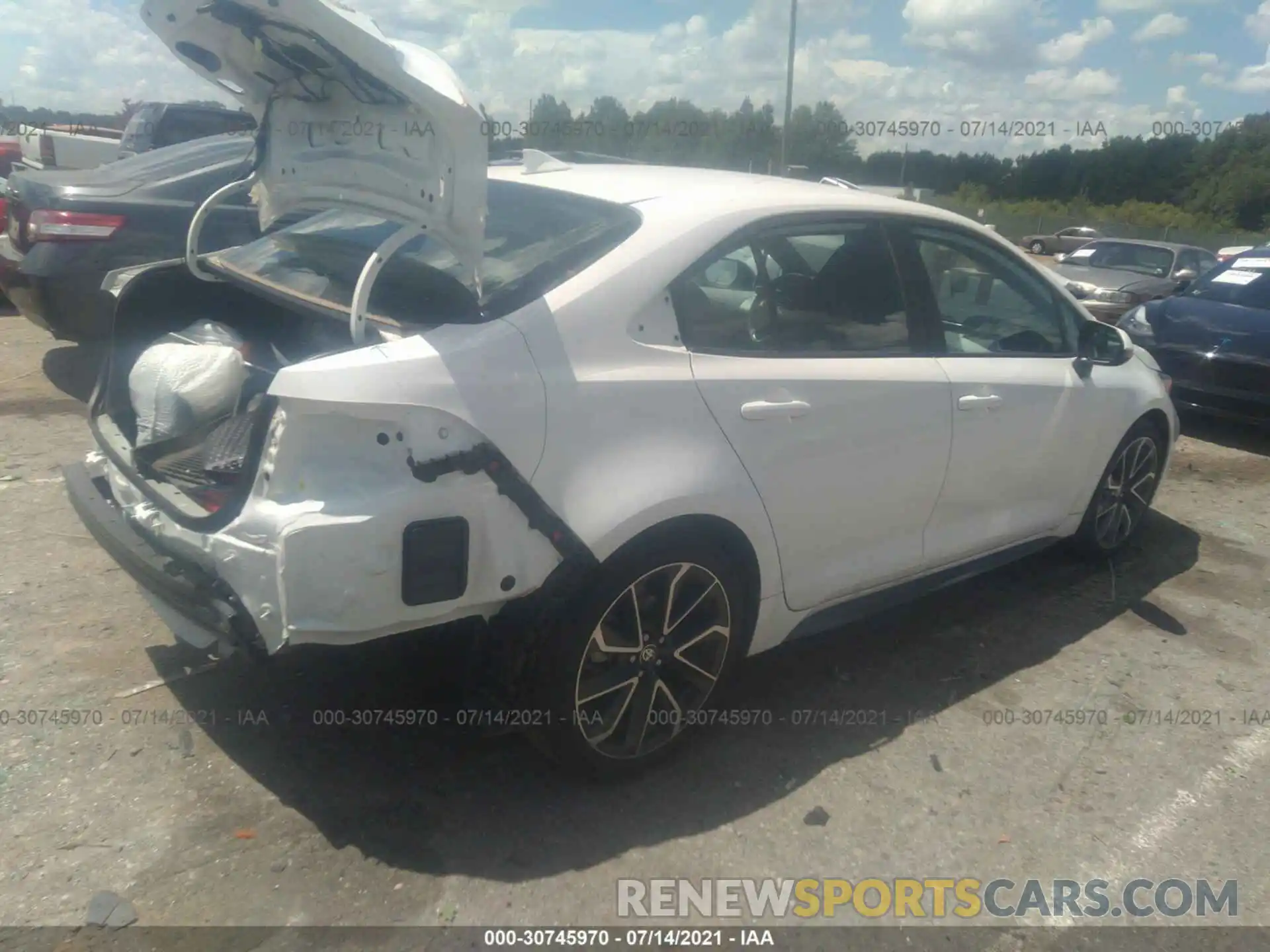 4 Photograph of a damaged car 5YFS4RCE8LP041933 TOYOTA COROLLA 2020