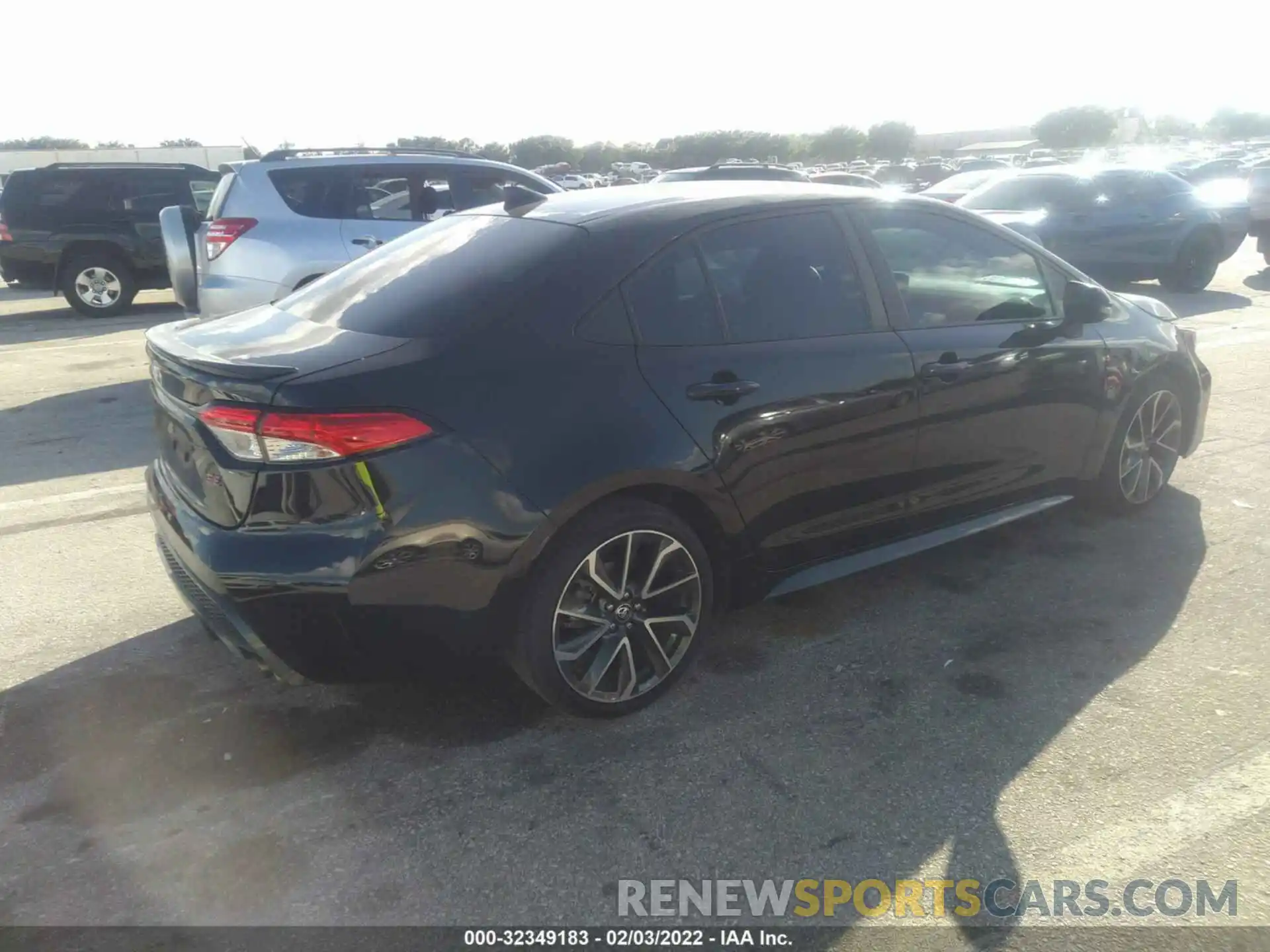 4 Photograph of a damaged car 5YFS4RCE8LP044511 TOYOTA COROLLA 2020