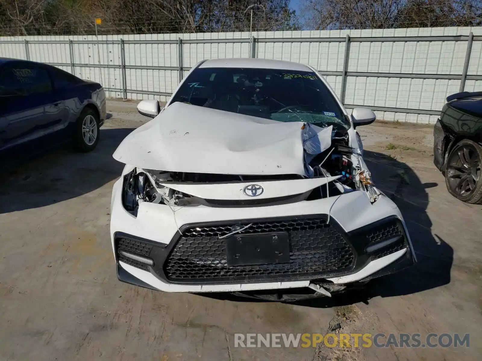 9 Photograph of a damaged car 5YFS4RCE8LP046906 TOYOTA COROLLA 2020