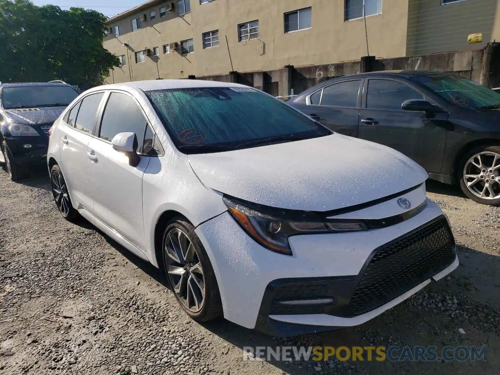 1 Photograph of a damaged car 5YFS4RCE8LP051815 TOYOTA COROLLA 2020