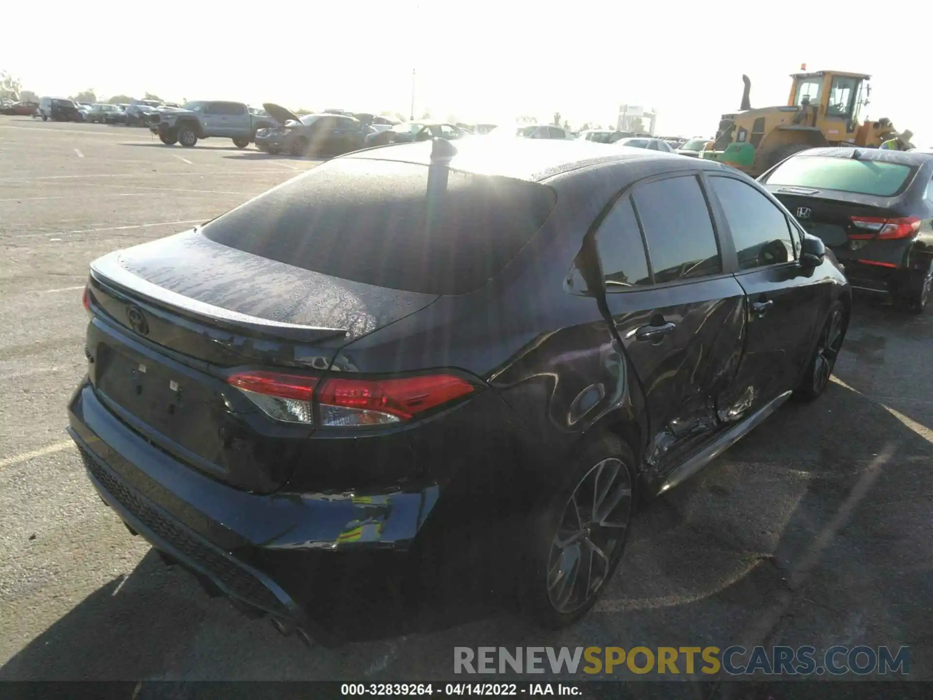 4 Photograph of a damaged car 5YFS4RCE8LP052737 TOYOTA COROLLA 2020