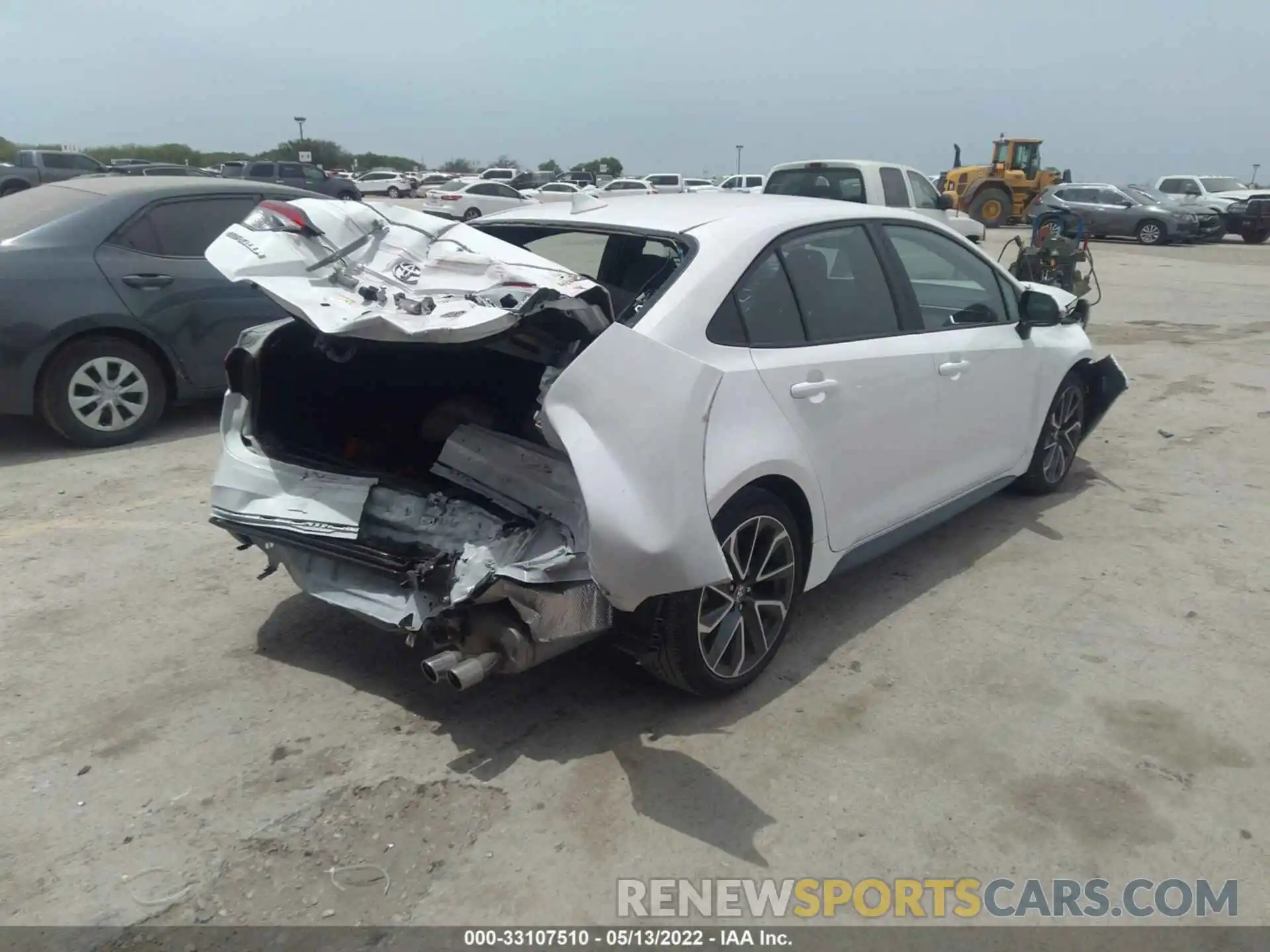 4 Photograph of a damaged car 5YFS4RCE8LP054049 TOYOTA COROLLA 2020