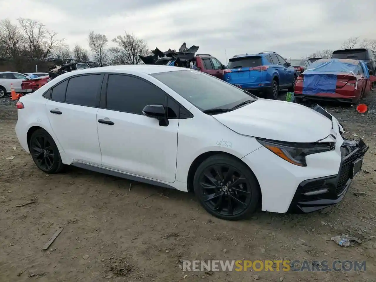 4 Photograph of a damaged car 5YFS4RCE8LP055587 TOYOTA COROLLA 2020