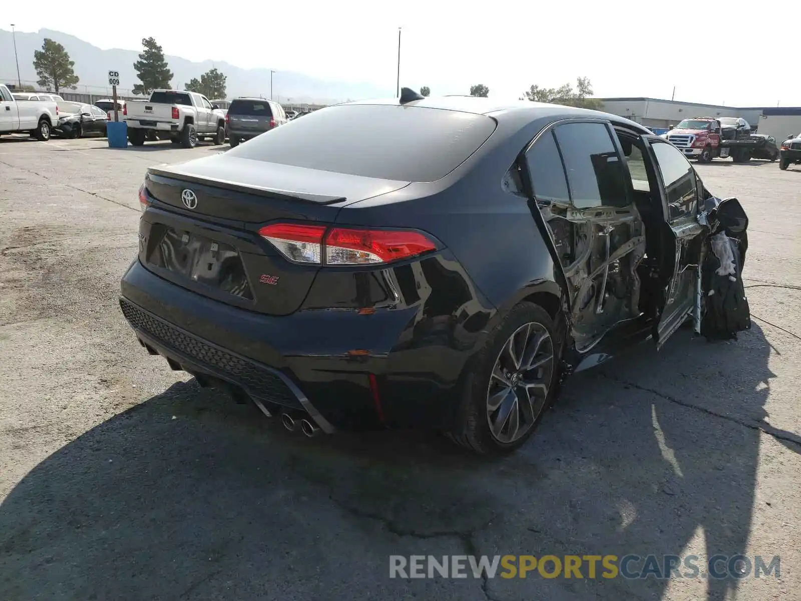 4 Photograph of a damaged car 5YFS4RCE8LP056707 TOYOTA COROLLA 2020