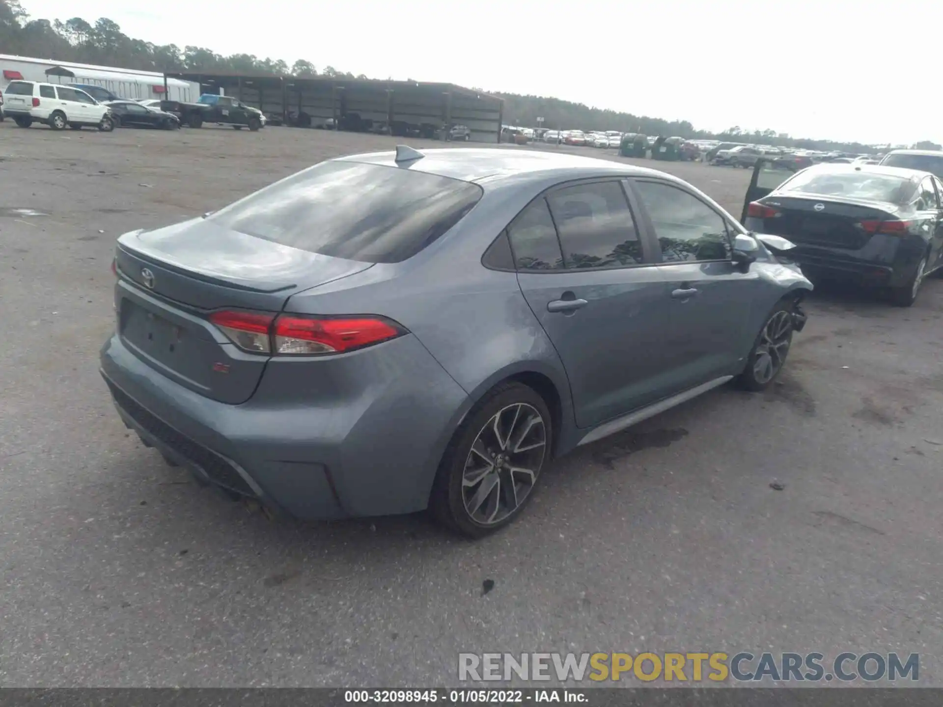 4 Photograph of a damaged car 5YFS4RCE9LP004261 TOYOTA COROLLA 2020