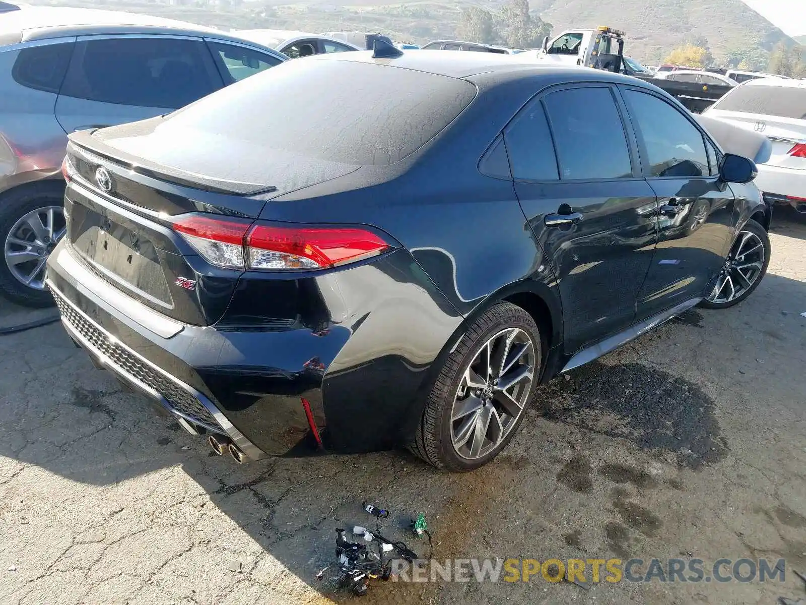 4 Photograph of a damaged car 5YFS4RCE9LP004311 TOYOTA COROLLA 2020