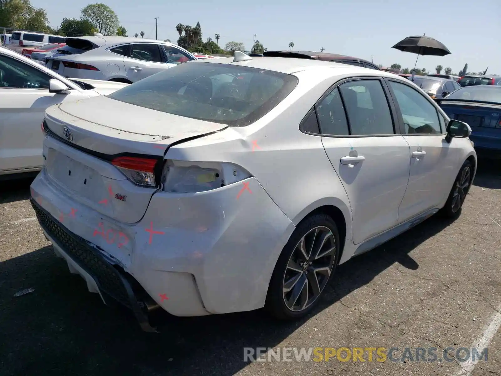 4 Photograph of a damaged car 5YFS4RCE9LP006995 TOYOTA COROLLA 2020