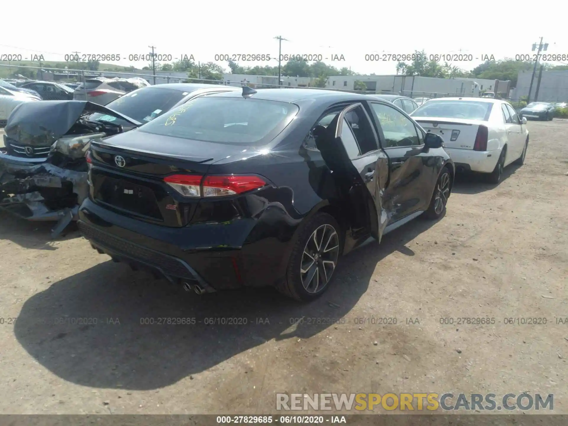 4 Photograph of a damaged car 5YFS4RCE9LP013137 TOYOTA COROLLA 2020