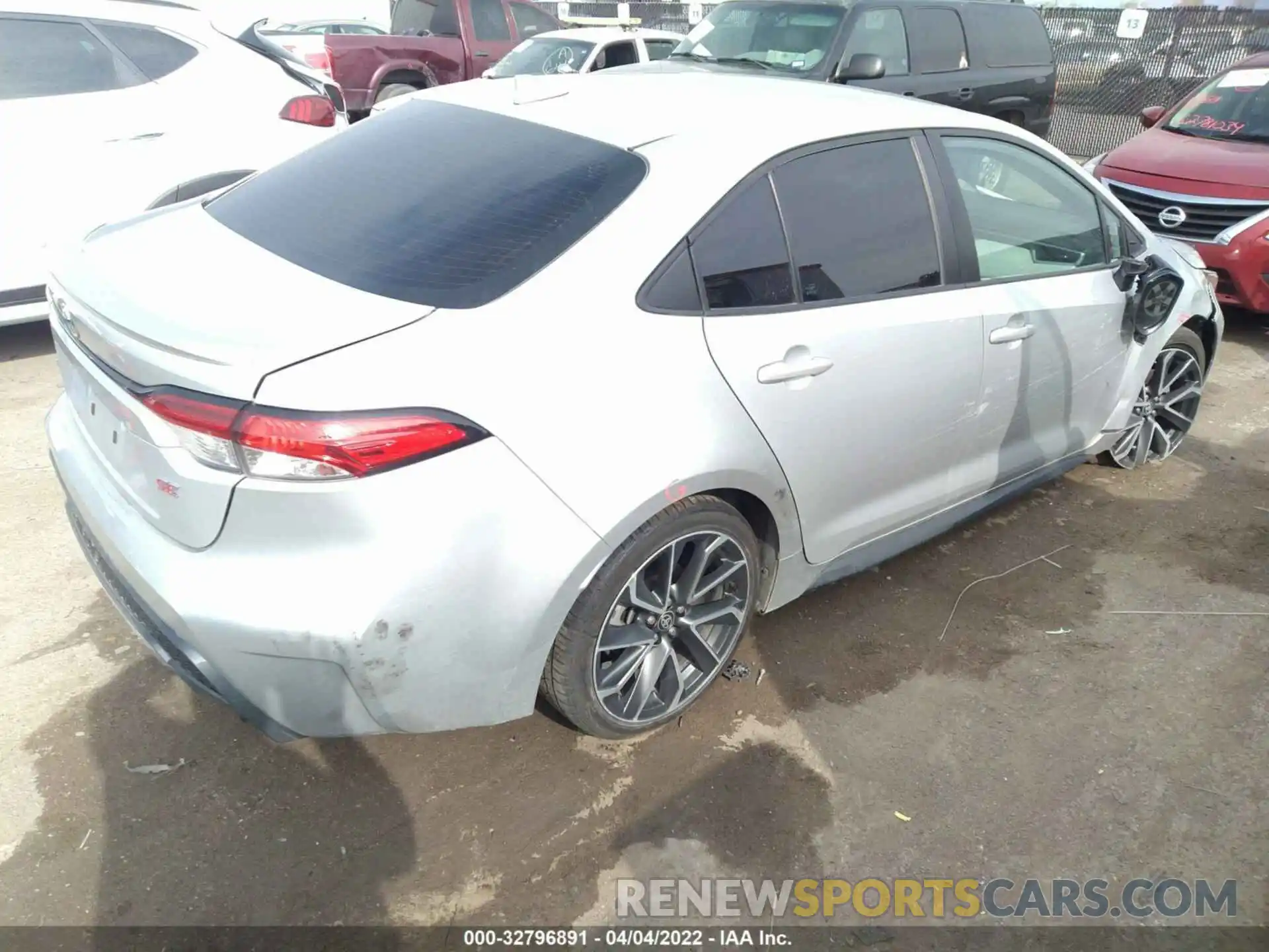 4 Photograph of a damaged car 5YFS4RCE9LP014496 TOYOTA COROLLA 2020