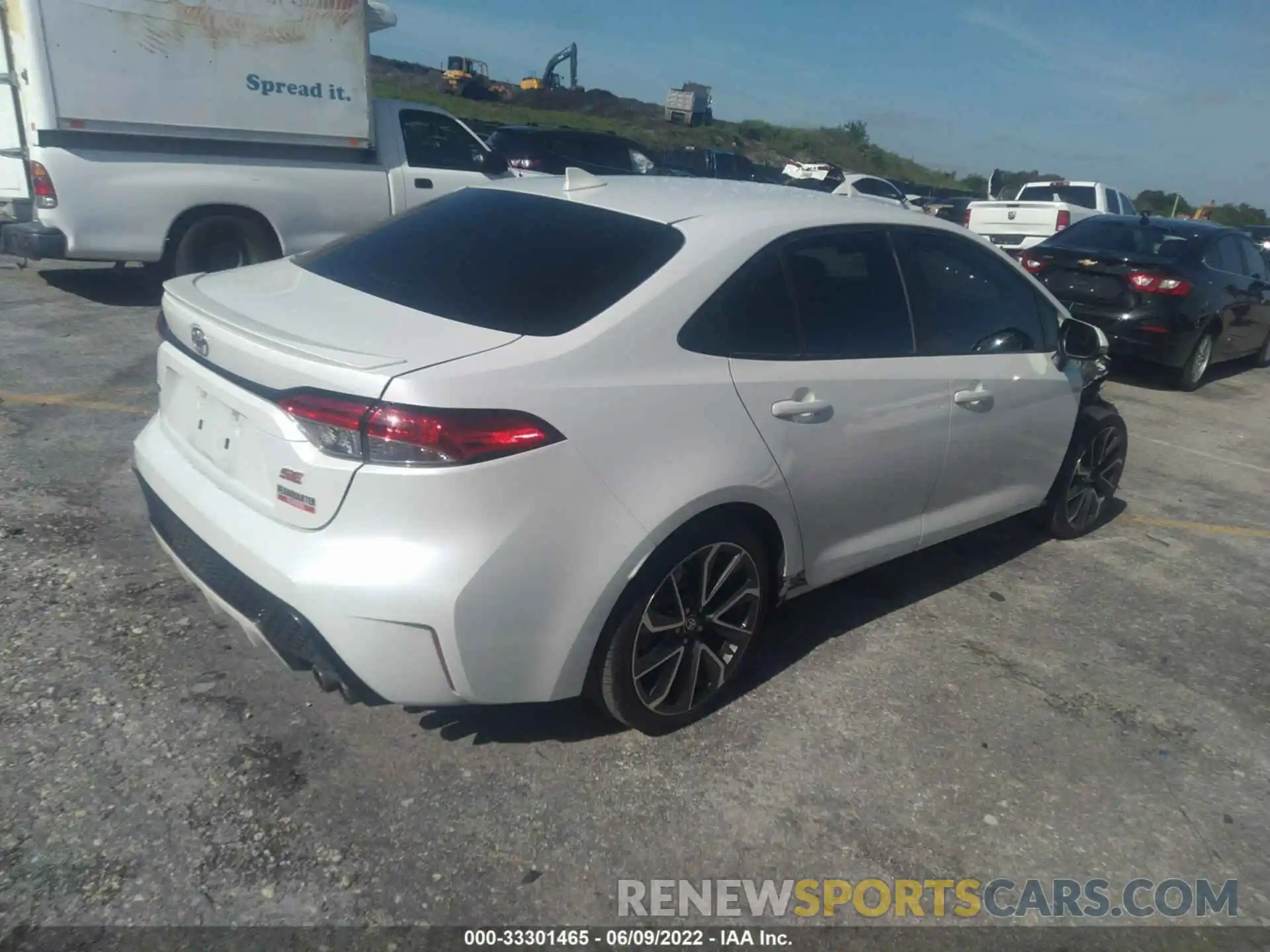 4 Photograph of a damaged car 5YFS4RCE9LP016359 TOYOTA COROLLA 2020