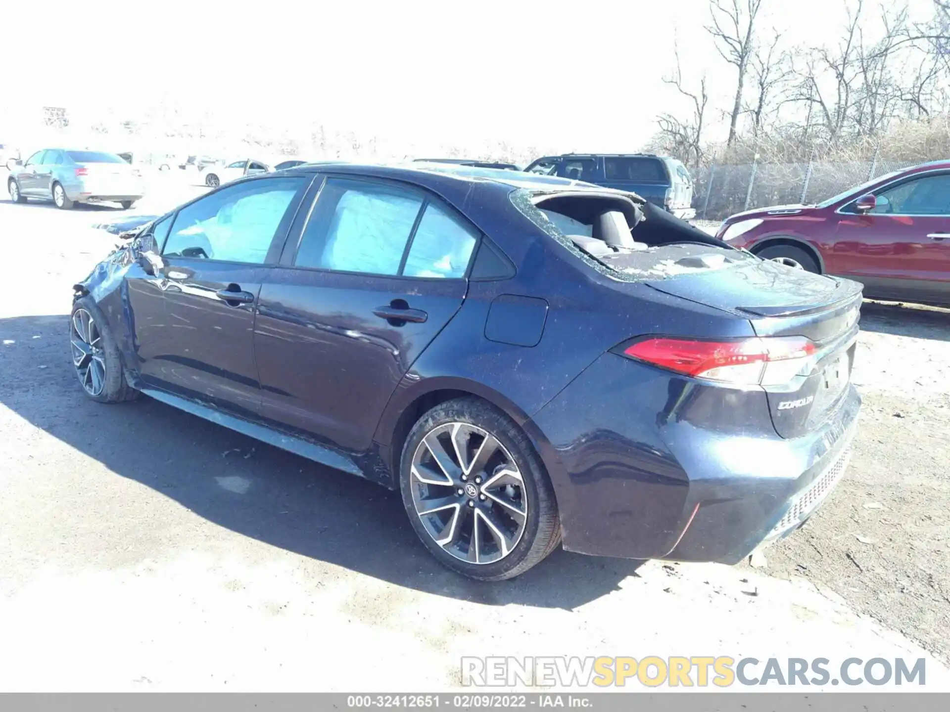 3 Photograph of a damaged car 5YFS4RCE9LP017687 TOYOTA COROLLA 2020