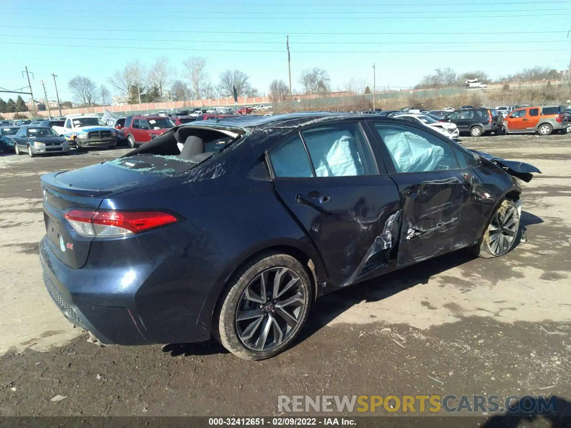 4 Photograph of a damaged car 5YFS4RCE9LP017687 TOYOTA COROLLA 2020