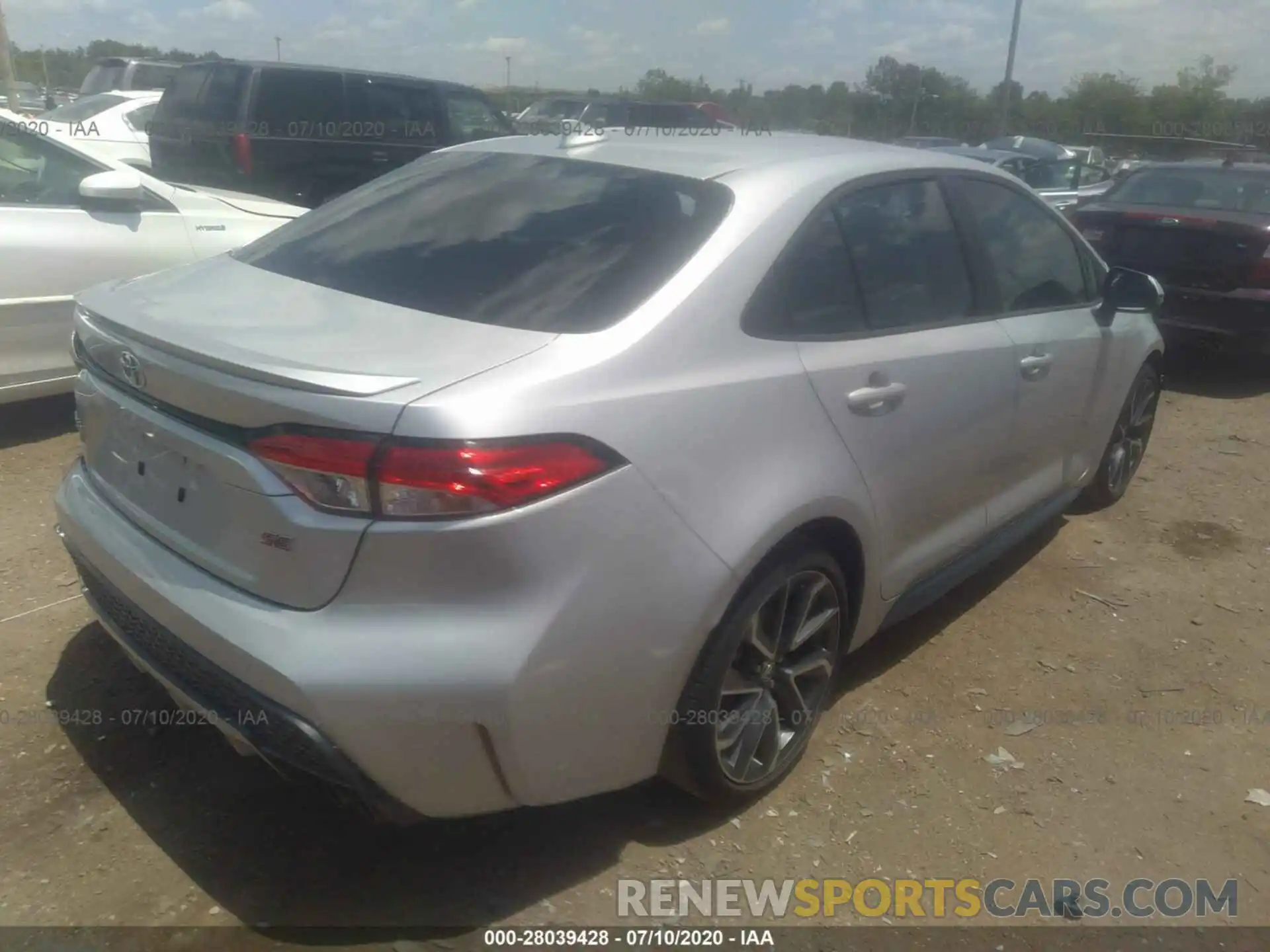 4 Photograph of a damaged car 5YFS4RCE9LP021545 TOYOTA COROLLA 2020