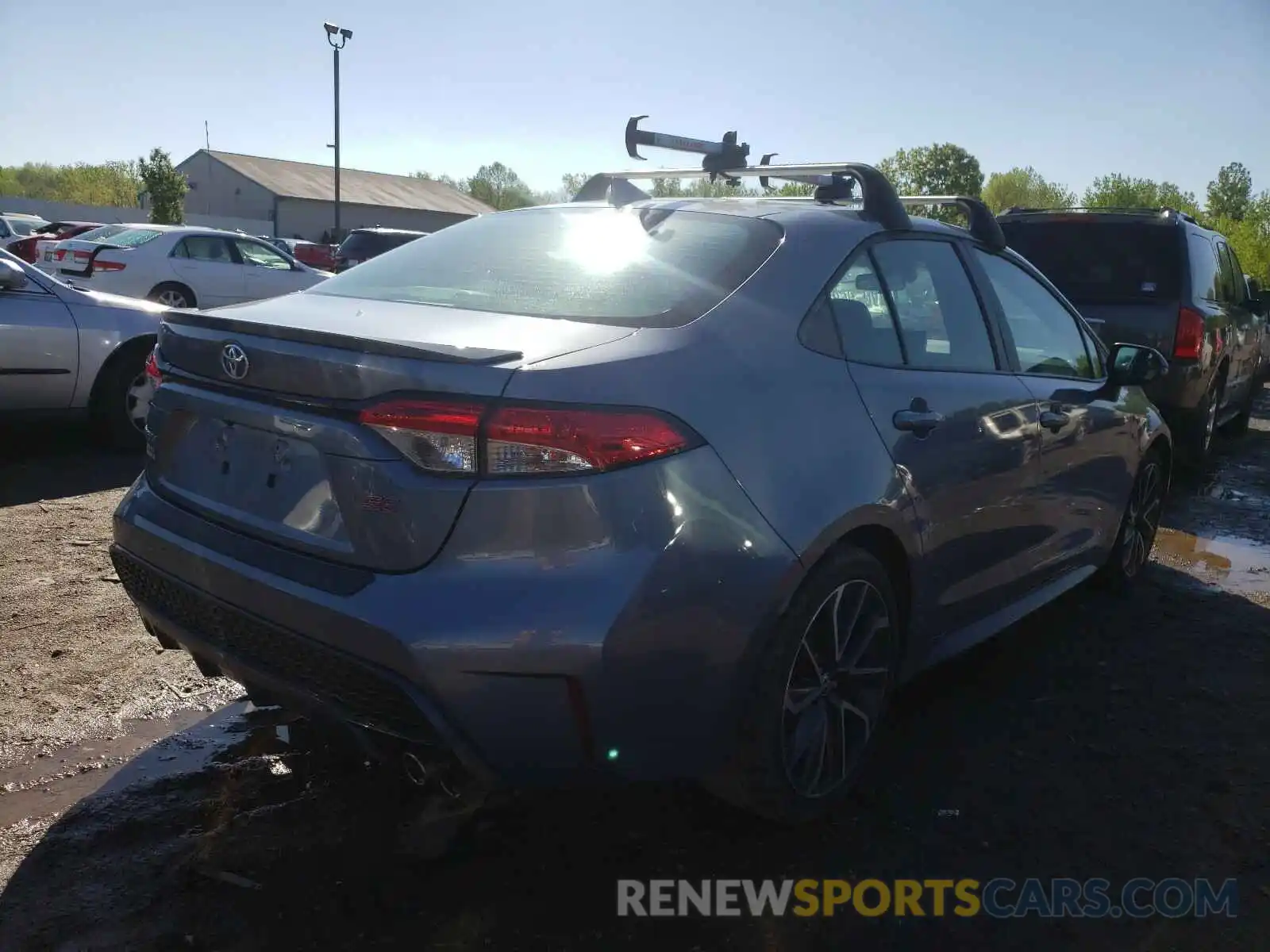 4 Photograph of a damaged car 5YFS4RCE9LP022470 TOYOTA COROLLA 2020