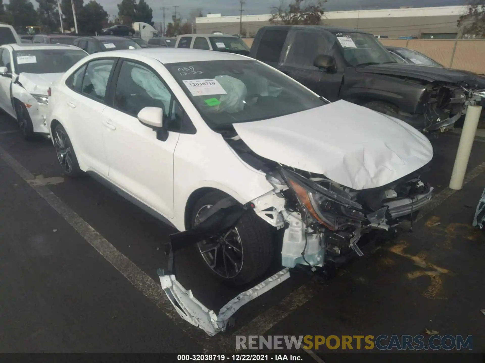 1 Photograph of a damaged car 5YFS4RCE9LP025045 TOYOTA COROLLA 2020