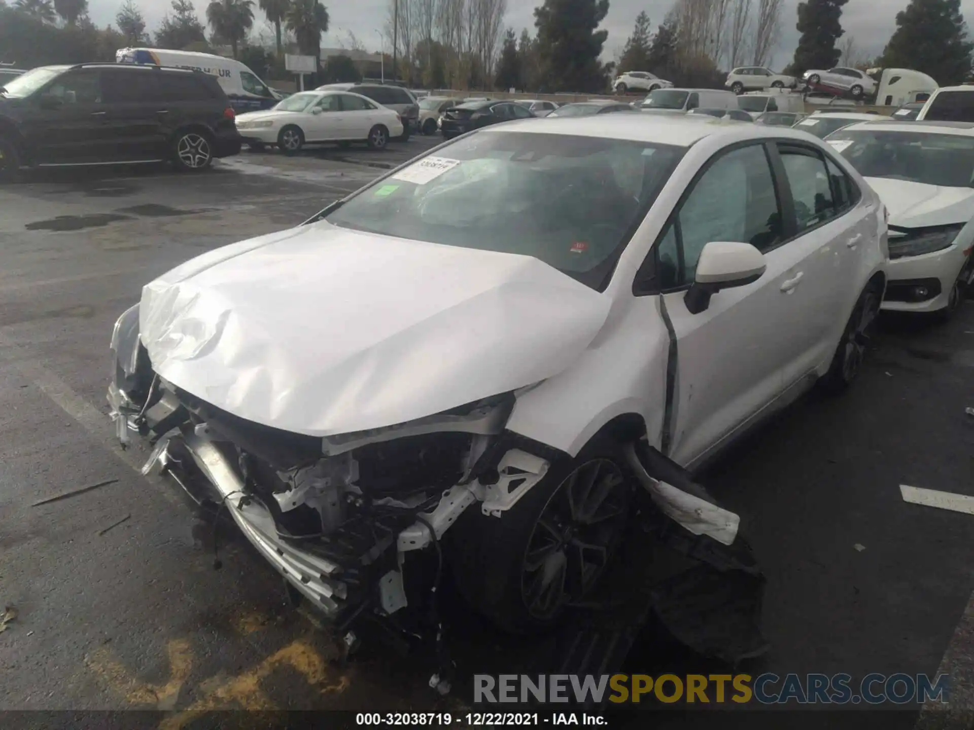 2 Photograph of a damaged car 5YFS4RCE9LP025045 TOYOTA COROLLA 2020