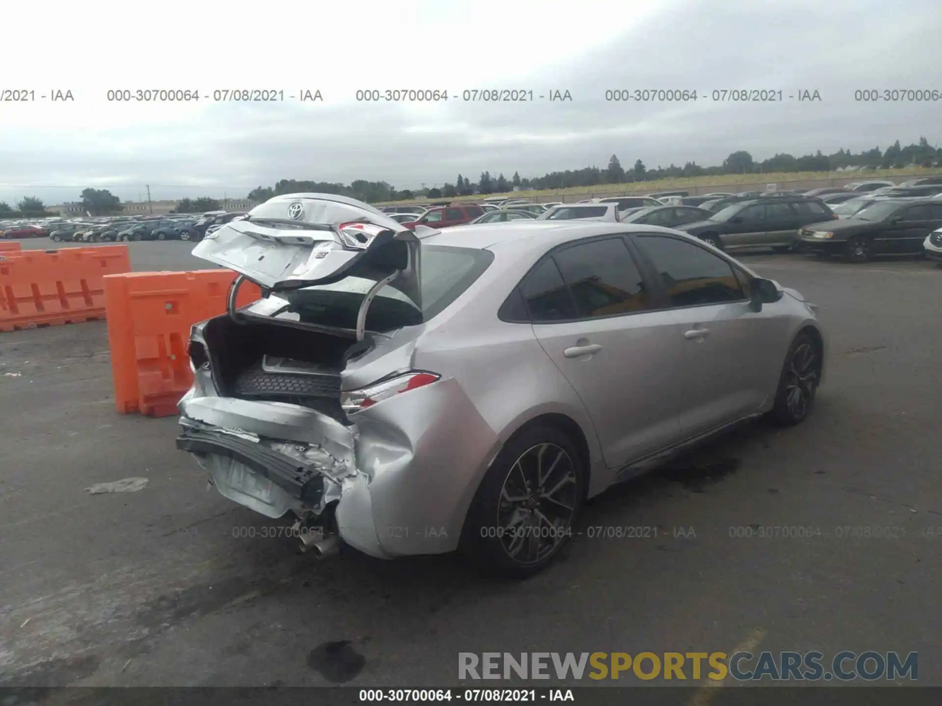 4 Photograph of a damaged car 5YFS4RCE9LP029600 TOYOTA COROLLA 2020