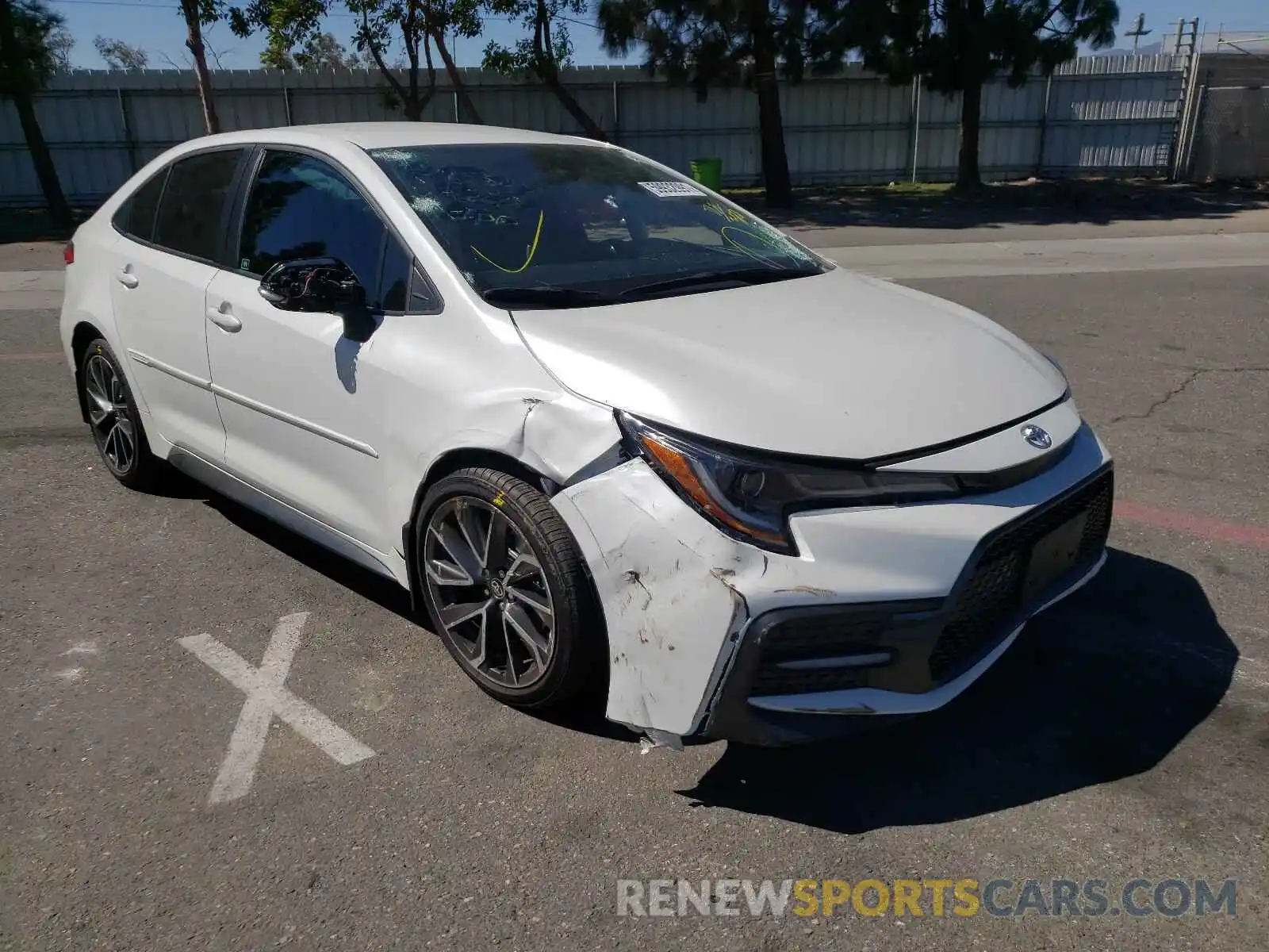 1 Photograph of a damaged car 5YFS4RCE9LP033291 TOYOTA COROLLA 2020