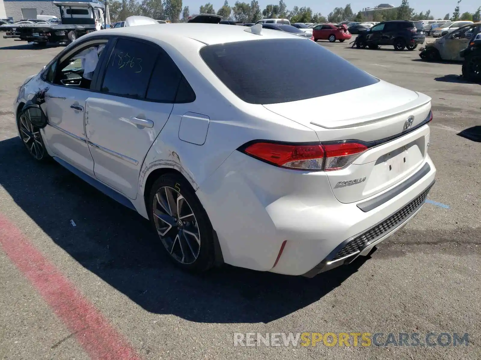 3 Photograph of a damaged car 5YFS4RCE9LP033291 TOYOTA COROLLA 2020