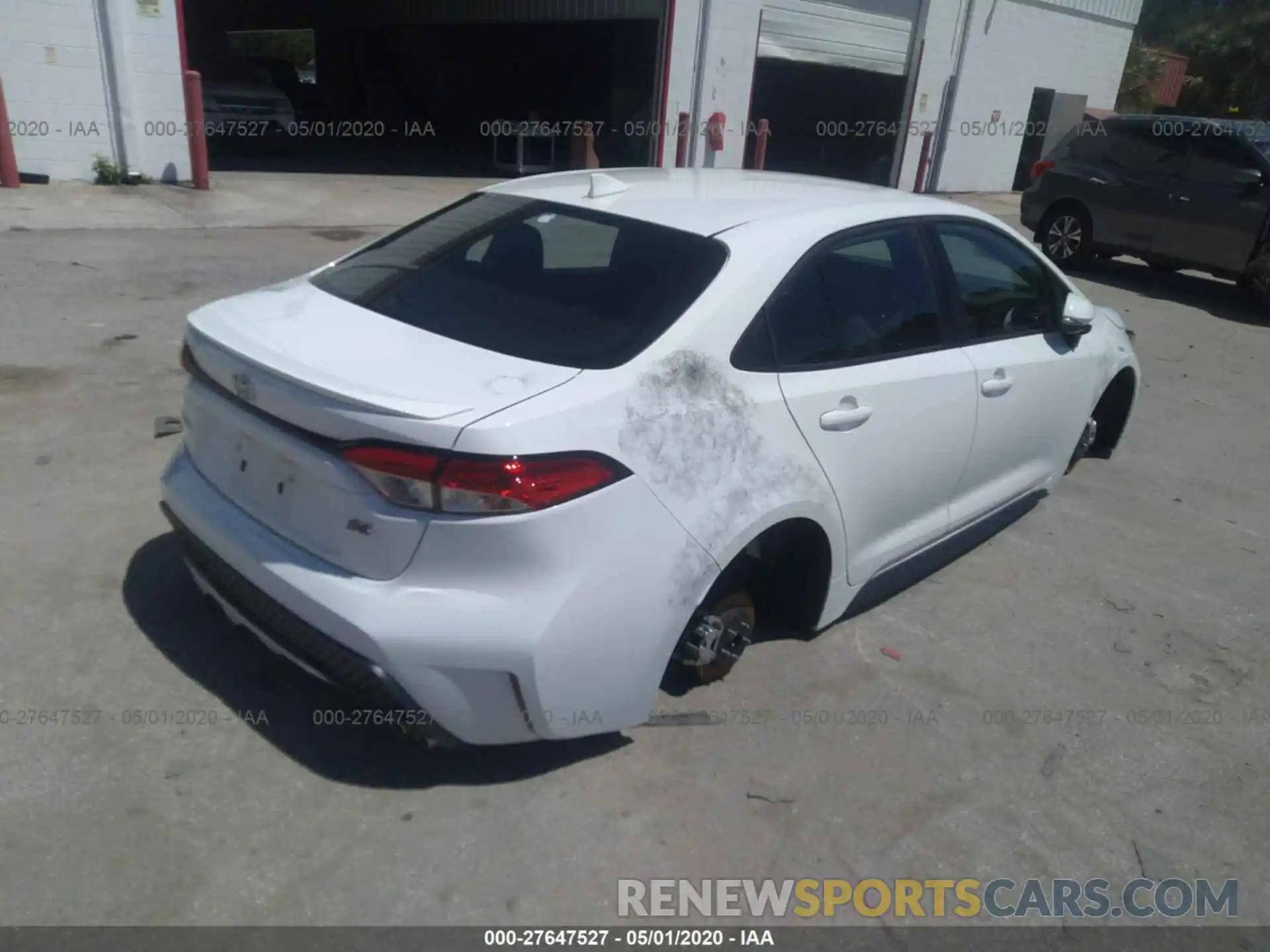 4 Photograph of a damaged car 5YFS4RCE9LP033954 TOYOTA COROLLA 2020