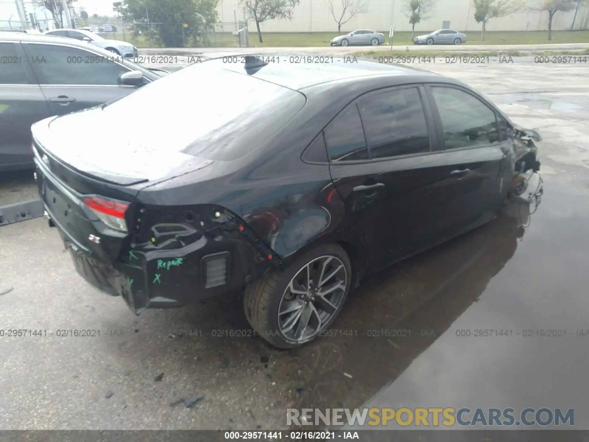 4 Photograph of a damaged car 5YFS4RCE9LP034151 TOYOTA COROLLA 2020