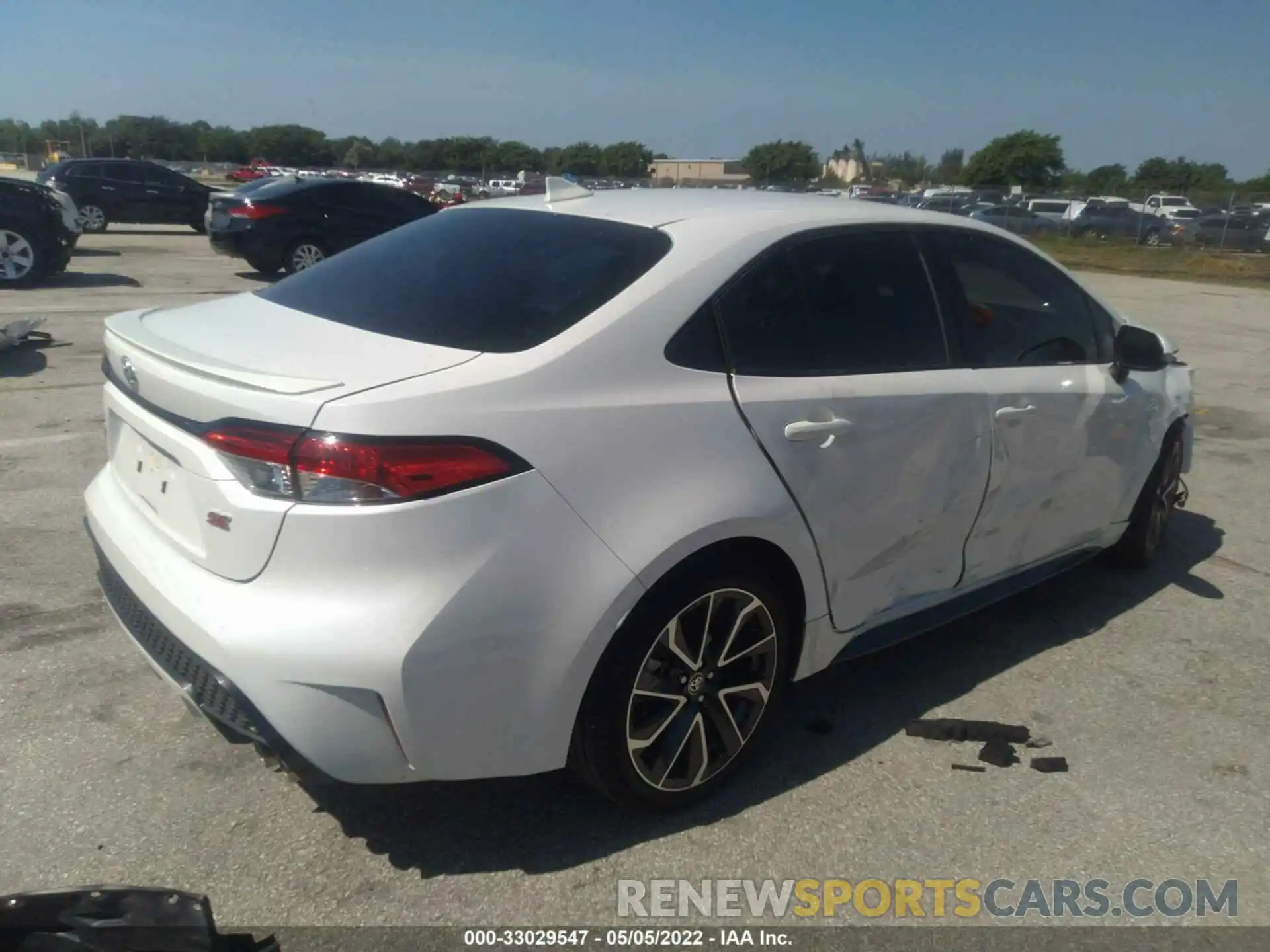 4 Photograph of a damaged car 5YFS4RCE9LP034490 TOYOTA COROLLA 2020