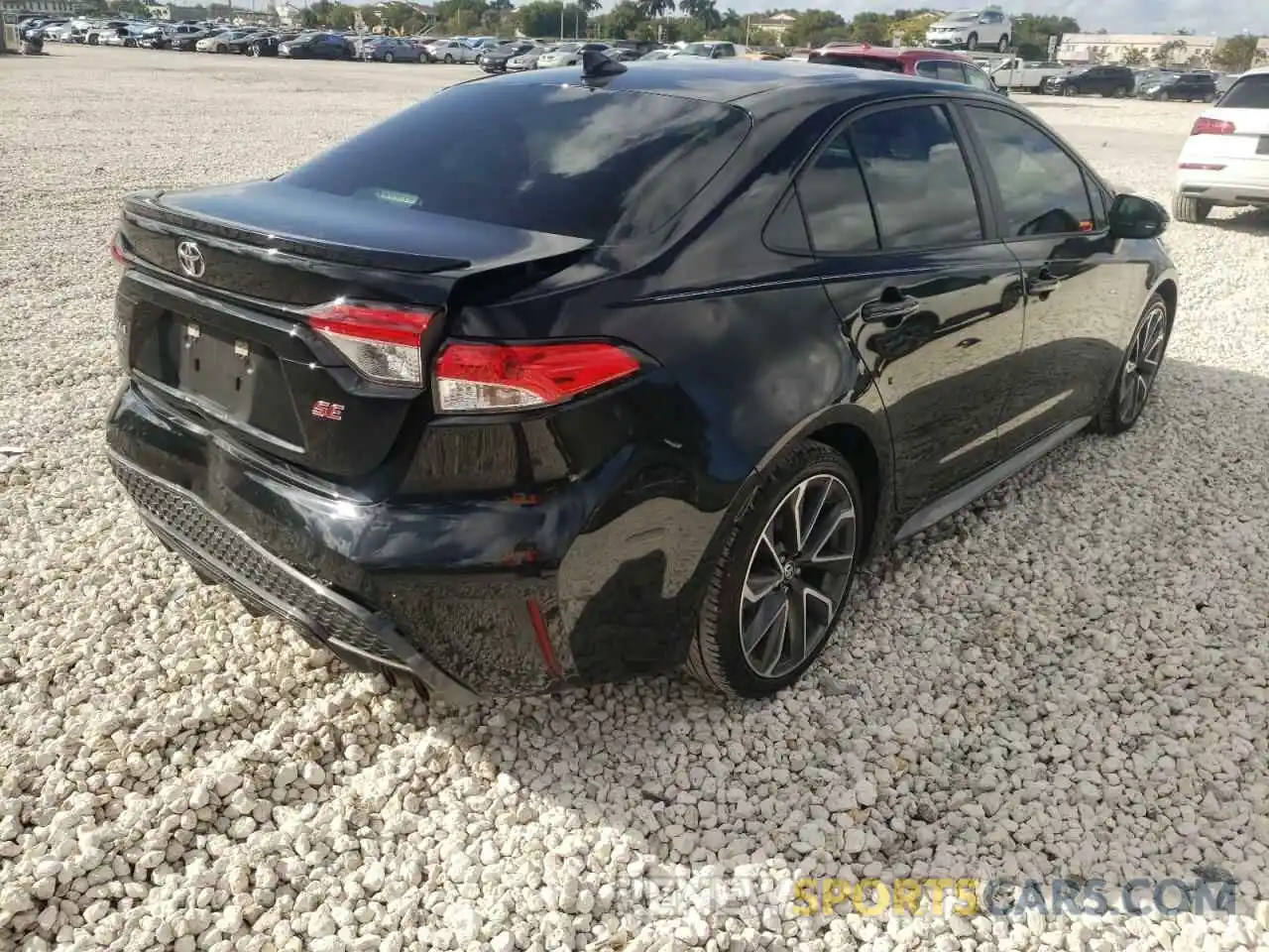 4 Photograph of a damaged car 5YFS4RCE9LP038362 TOYOTA COROLLA 2020