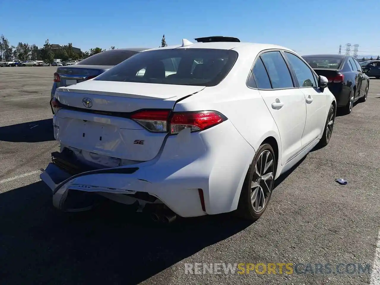 4 Photograph of a damaged car 5YFS4RCE9LP042010 TOYOTA COROLLA 2020