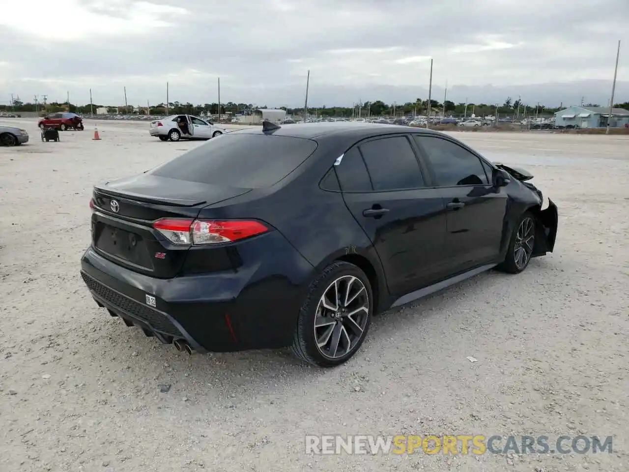 4 Photograph of a damaged car 5YFS4RCE9LP042671 TOYOTA COROLLA 2020