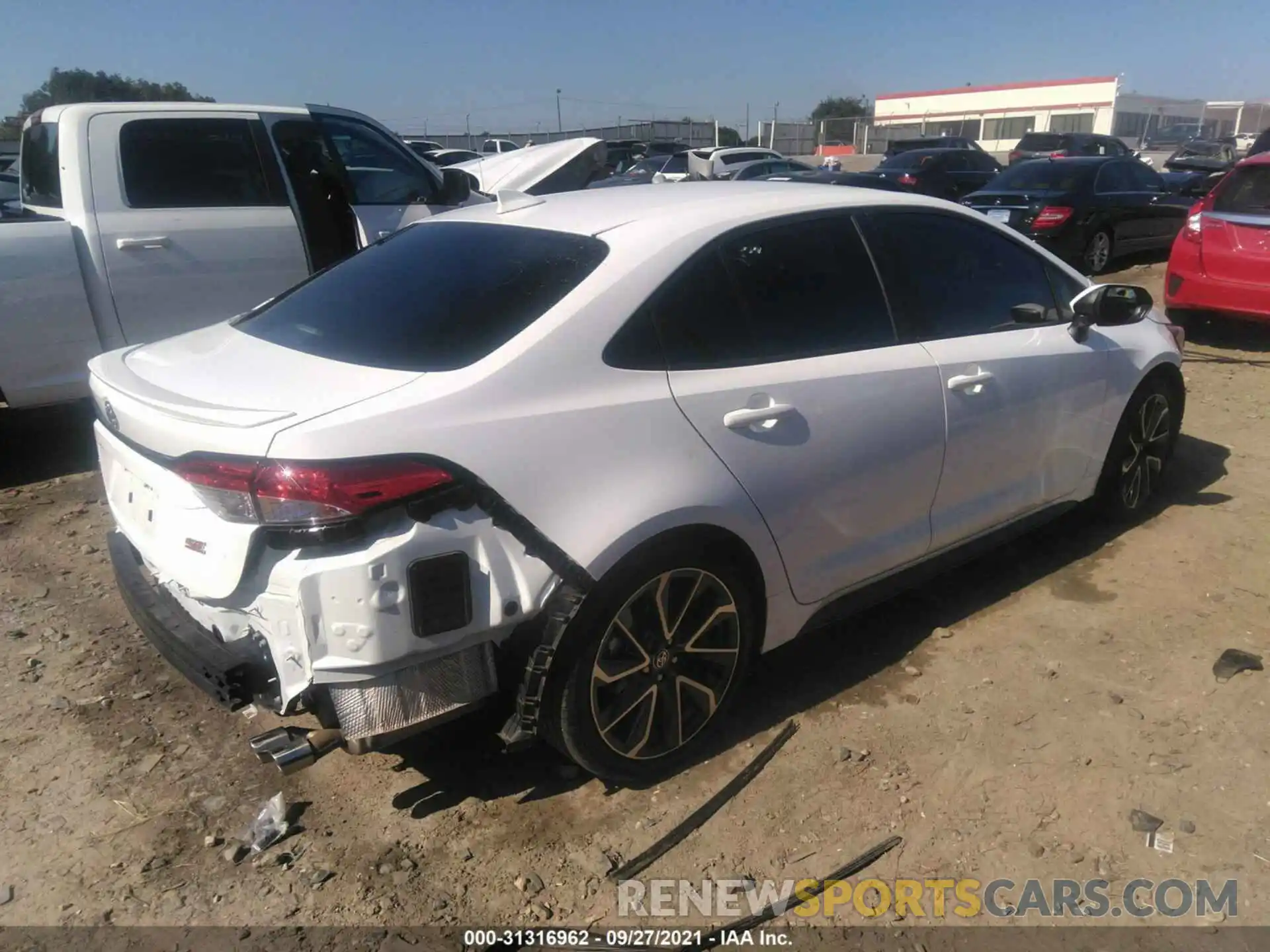 4 Photograph of a damaged car 5YFS4RCE9LP045845 TOYOTA COROLLA 2020