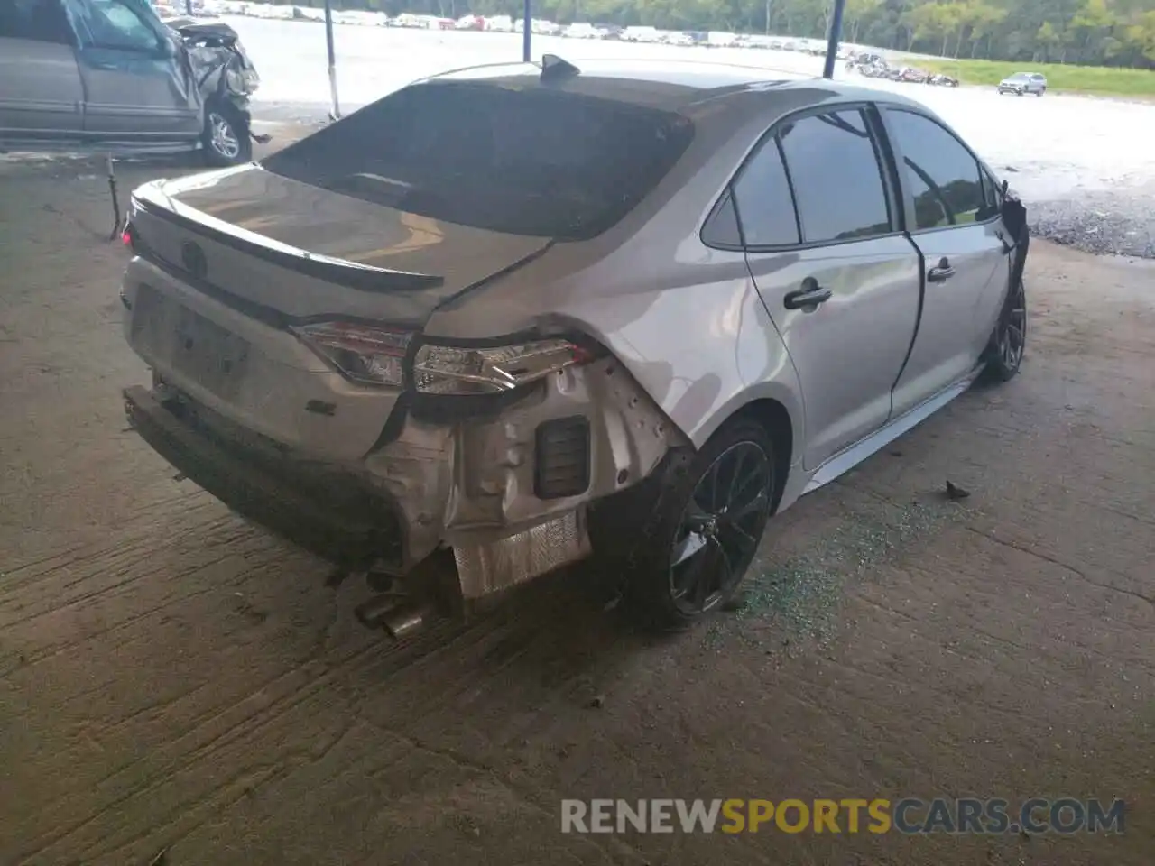 4 Photograph of a damaged car 5YFS4RCE9LP048129 TOYOTA COROLLA 2020