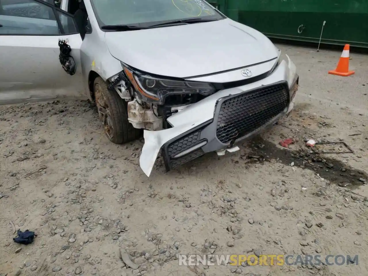 9 Photograph of a damaged car 5YFS4RCE9LP049037 TOYOTA COROLLA 2020