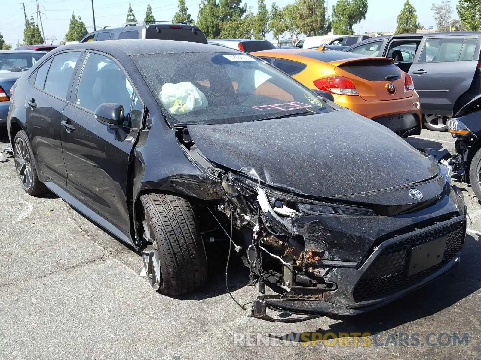 1 Photograph of a damaged car 5YFS4RCE9LP049703 TOYOTA COROLLA 2020