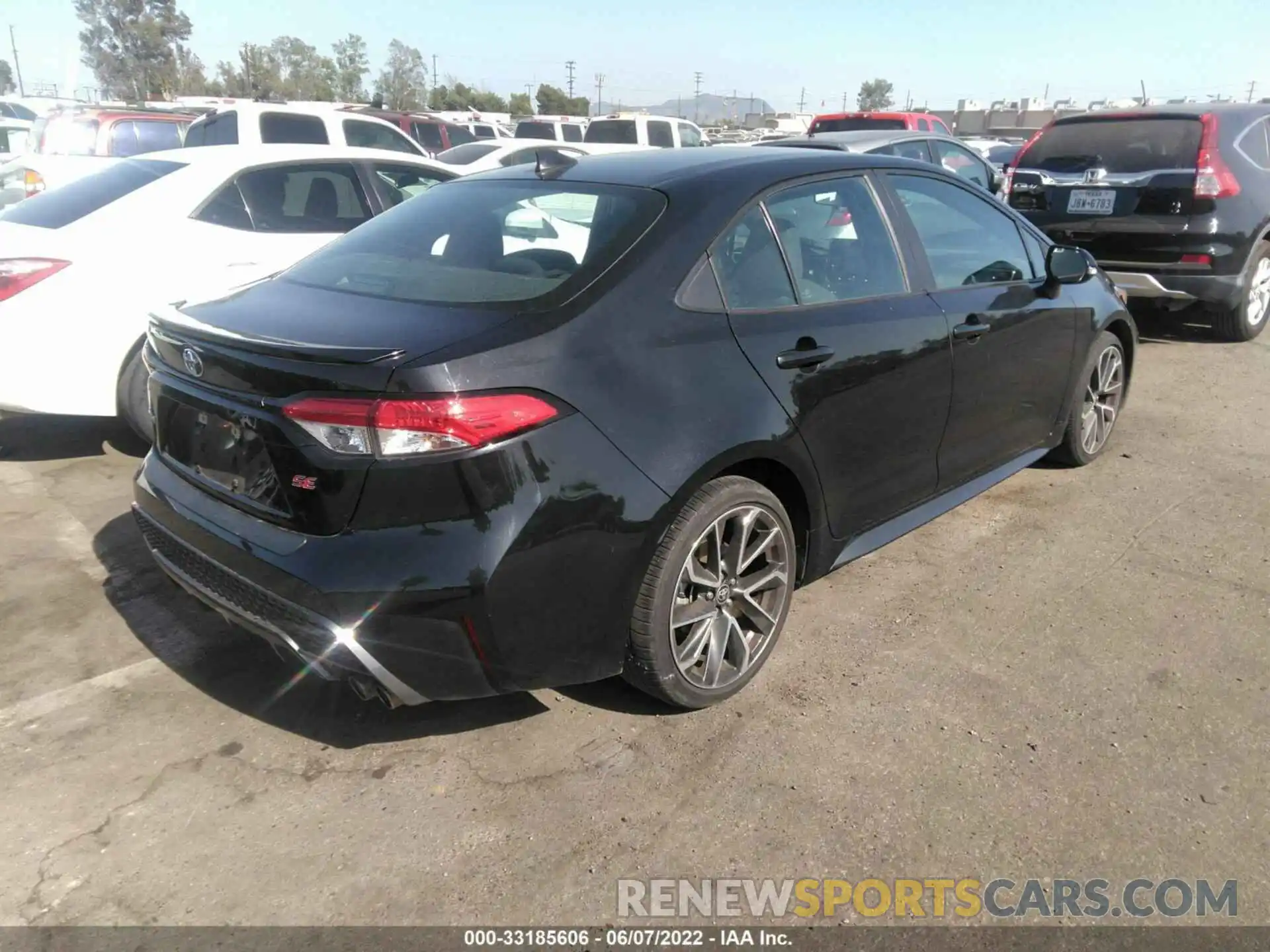 4 Photograph of a damaged car 5YFS4RCE9LP050186 TOYOTA COROLLA 2020