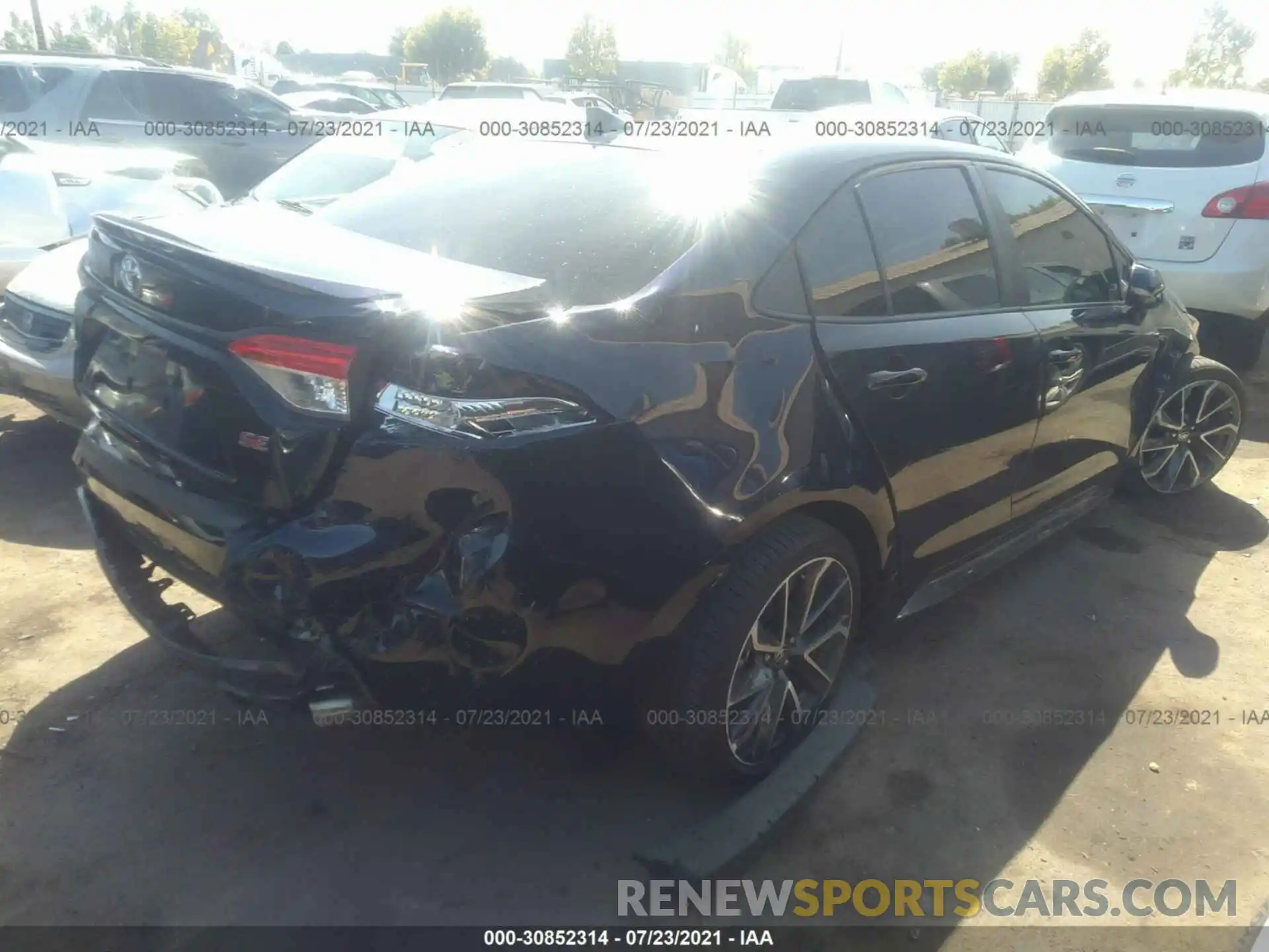 4 Photograph of a damaged car 5YFS4RCE9LP052276 TOYOTA COROLLA 2020