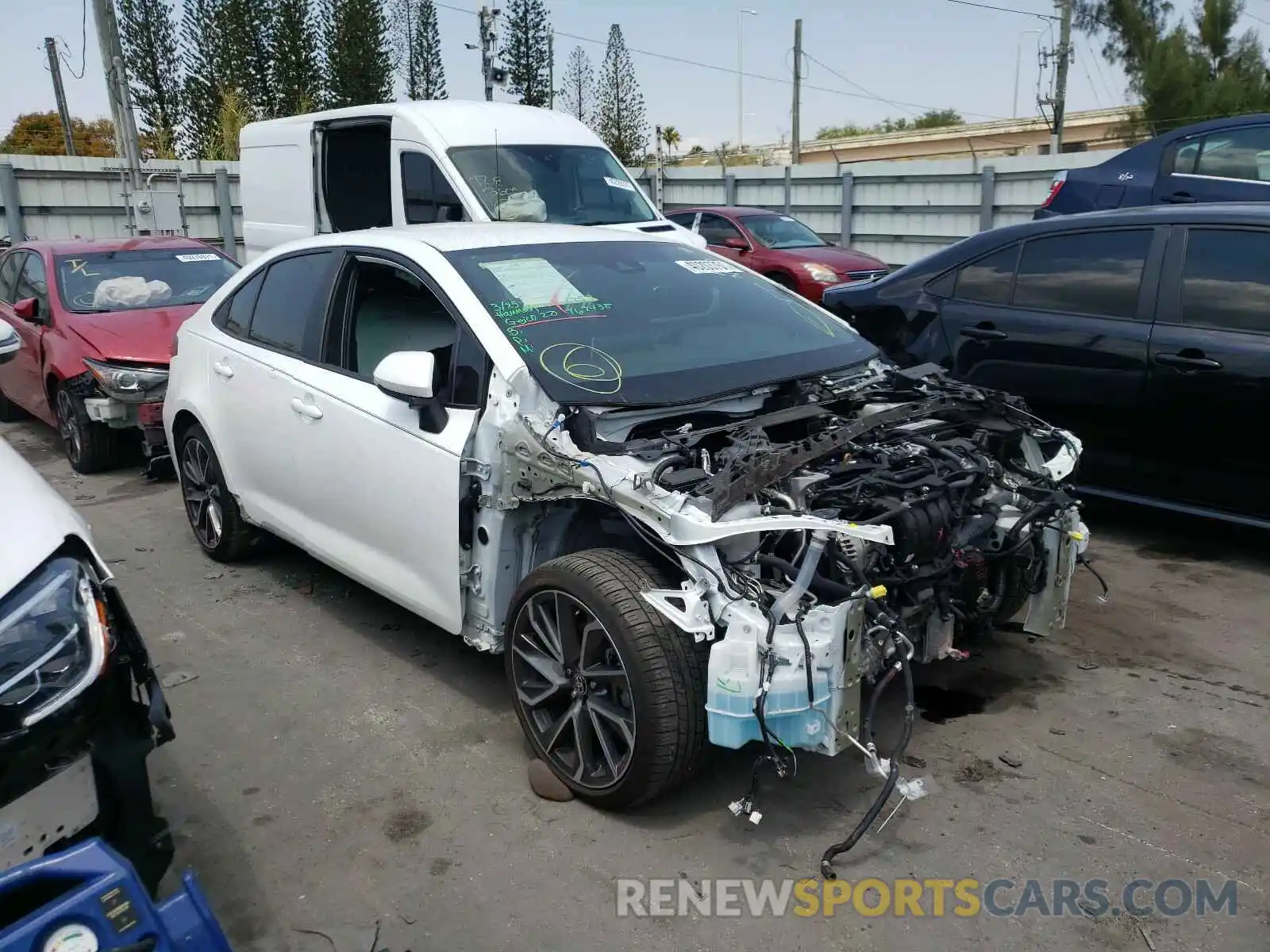 1 Photograph of a damaged car 5YFS4RCE9LP052343 TOYOTA COROLLA 2020