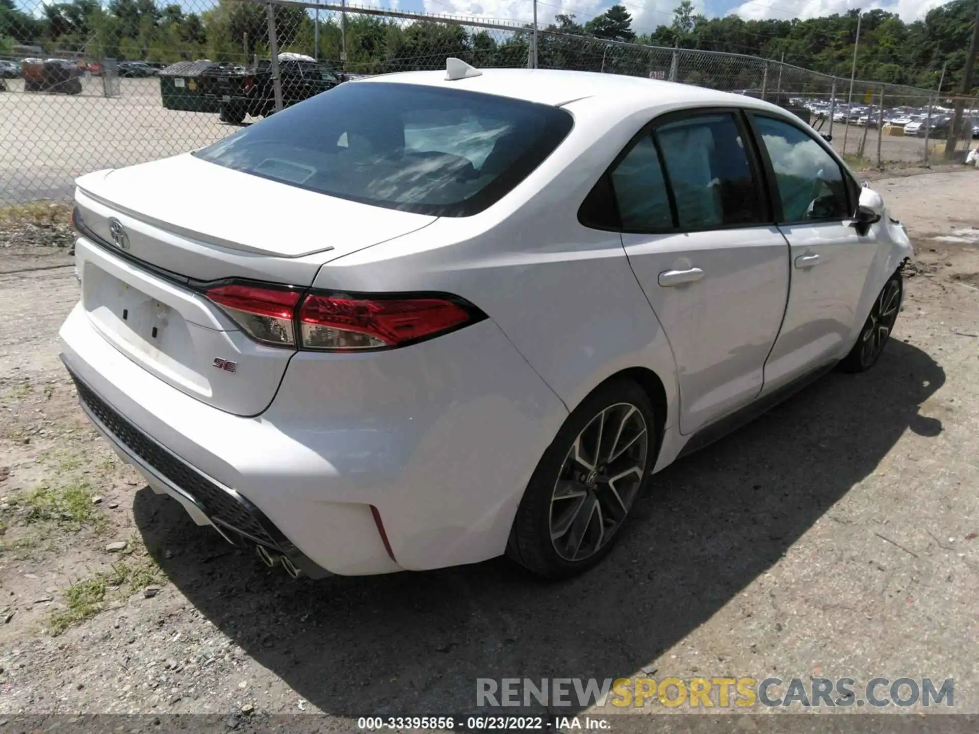 4 Photograph of a damaged car 5YFS4RCE9LP052763 TOYOTA COROLLA 2020