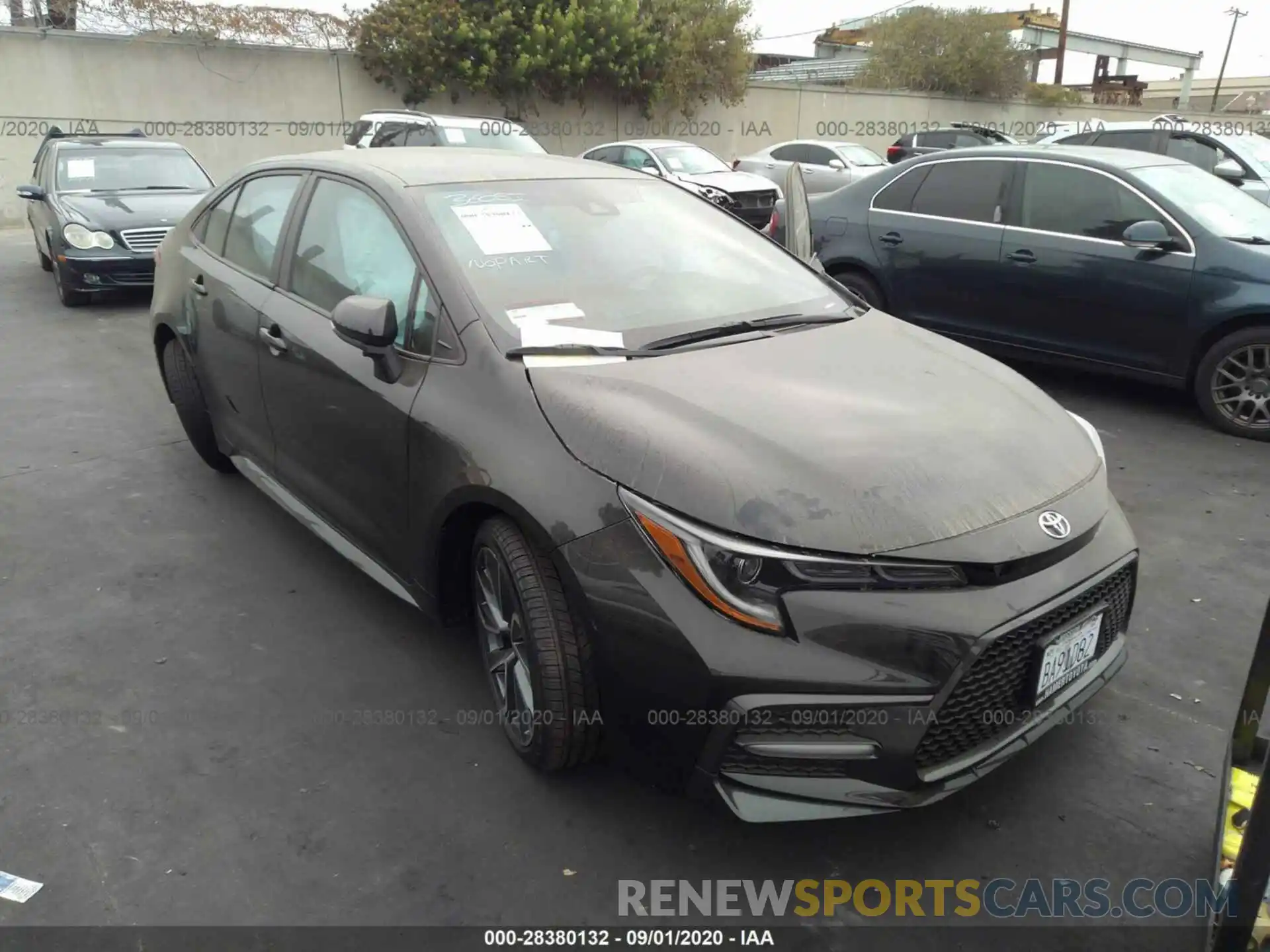 1 Photograph of a damaged car 5YFS4RCE9LP054240 TOYOTA COROLLA 2020