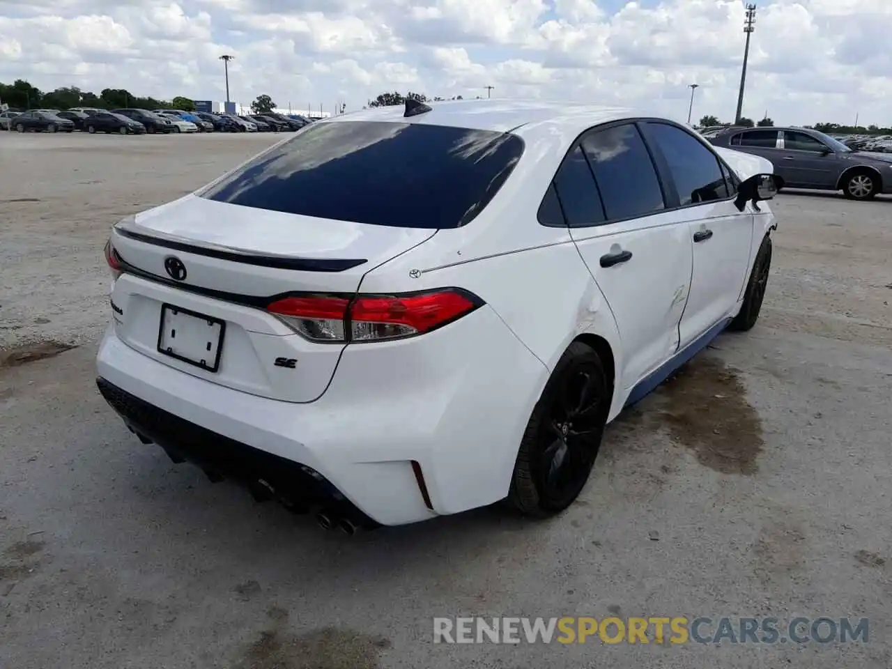 4 Photograph of a damaged car 5YFS4RCE9LP055792 TOYOTA COROLLA 2020