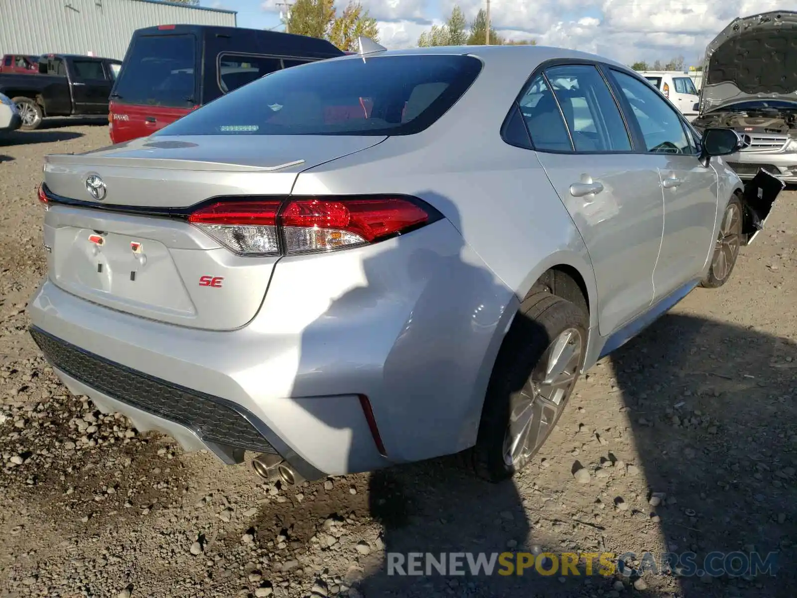 4 Photograph of a damaged car 5YFS4RCE9LP056361 TOYOTA COROLLA 2020