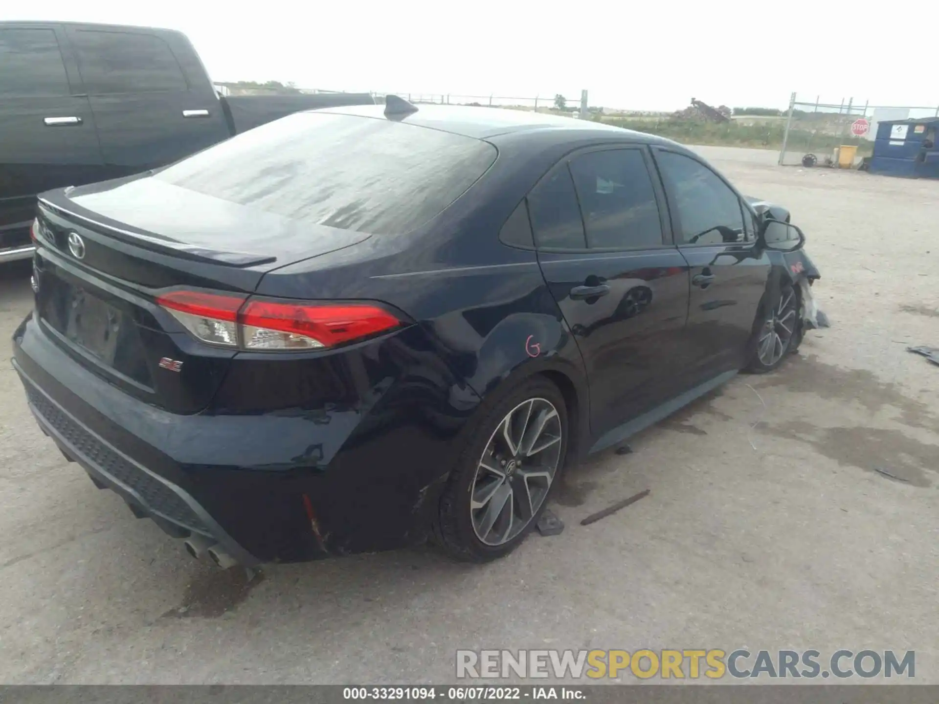 4 Photograph of a damaged car 5YFS4RCE9LP056666 TOYOTA COROLLA 2020