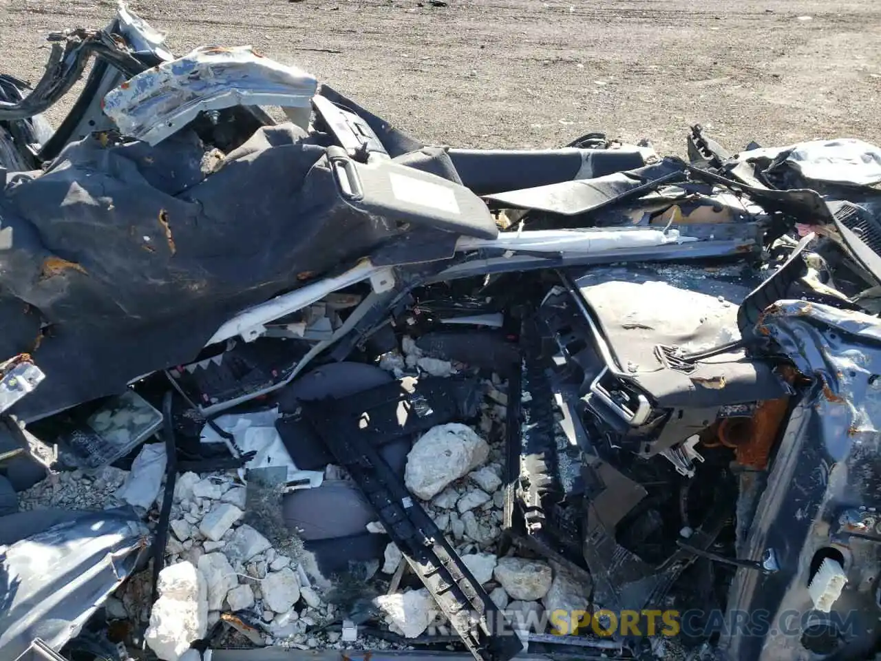 5 Photograph of a damaged car 5YFS4RCE9LP056778 TOYOTA COROLLA 2020