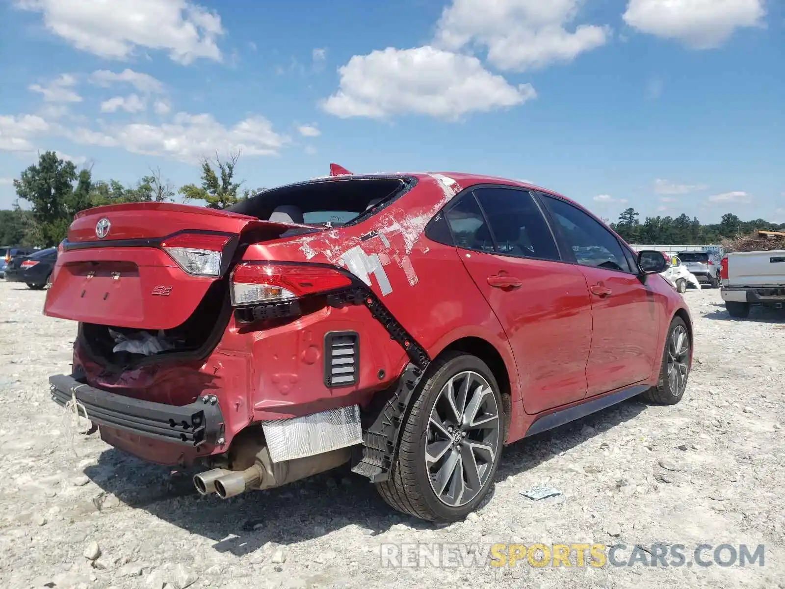 4 Photograph of a damaged car 5YFS4RCE9LP056909 TOYOTA COROLLA 2020