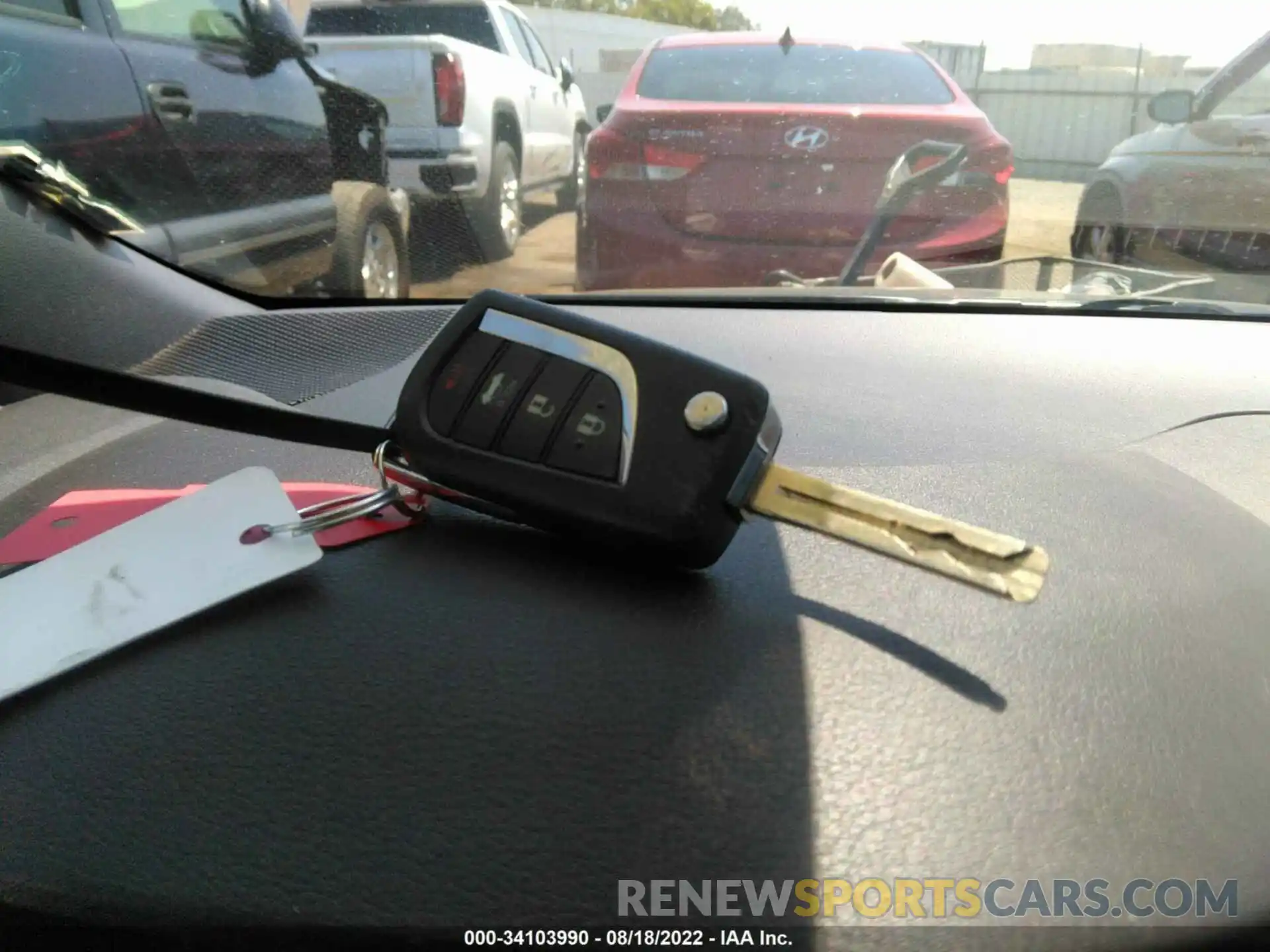 11 Photograph of a damaged car 5YFS4RCEXLP026754 TOYOTA COROLLA 2020