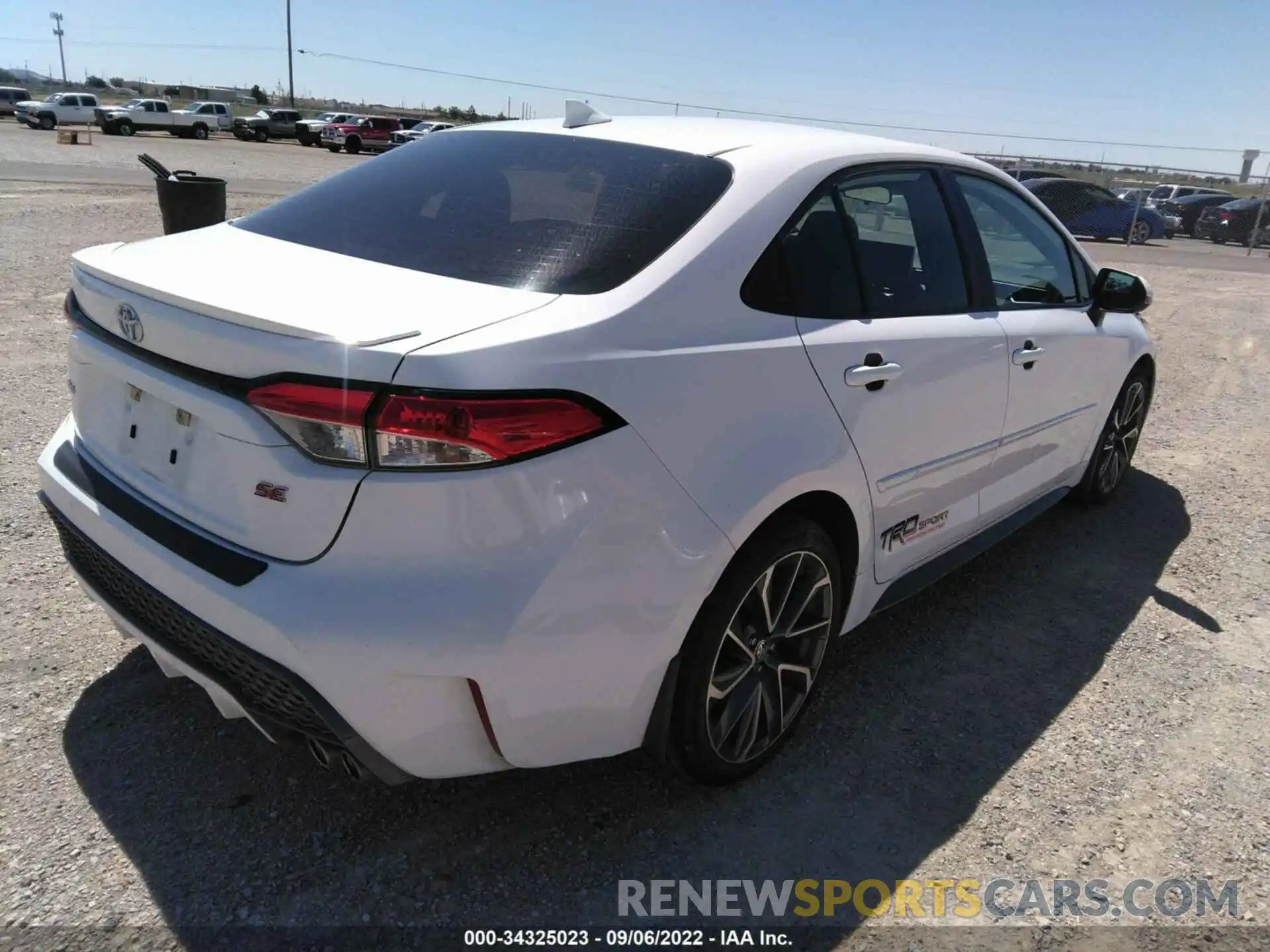 4 Photograph of a damaged car 5YFS4RCEXLP028214 TOYOTA COROLLA 2020