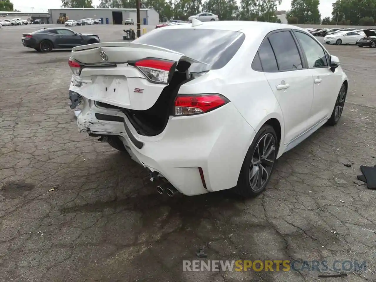 4 Photograph of a damaged car 5YFS4RCEXLP037138 TOYOTA COROLLA 2020