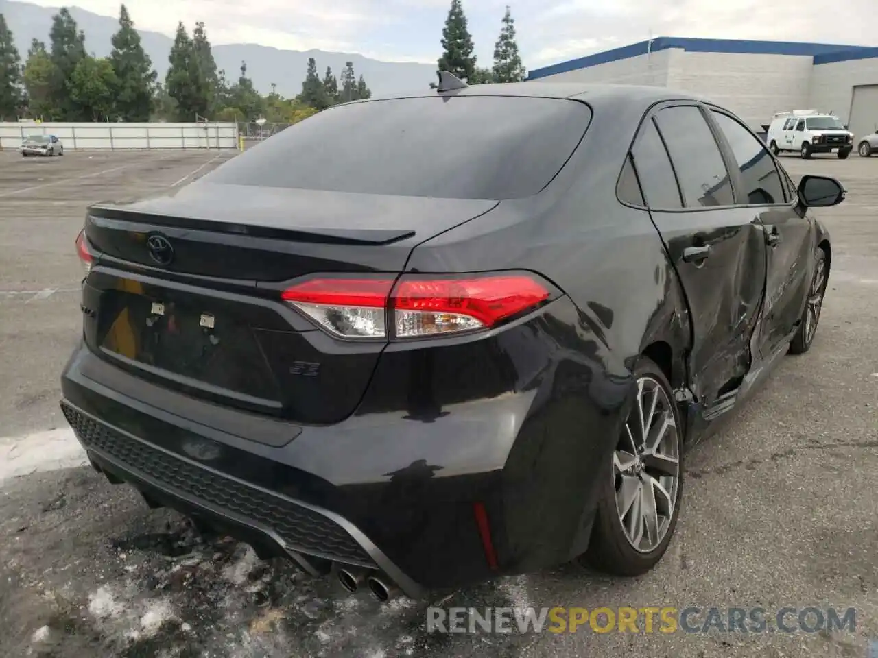 4 Photograph of a damaged car 5YFS4RCEXLP041304 TOYOTA COROLLA 2020