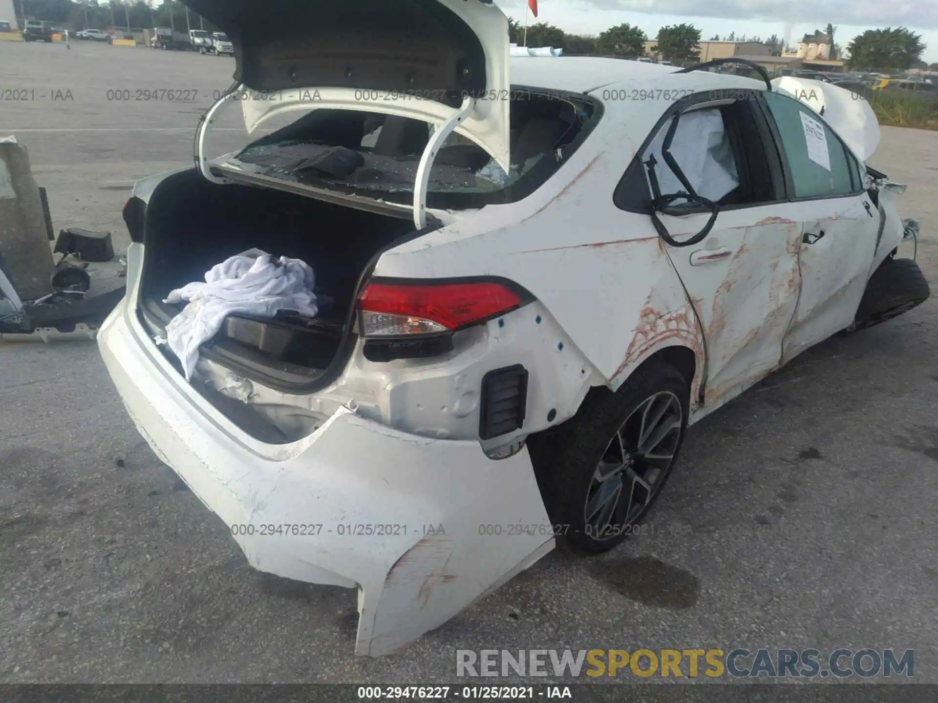 4 Photograph of a damaged car 5YFS4RCEXLP041500 TOYOTA COROLLA 2020