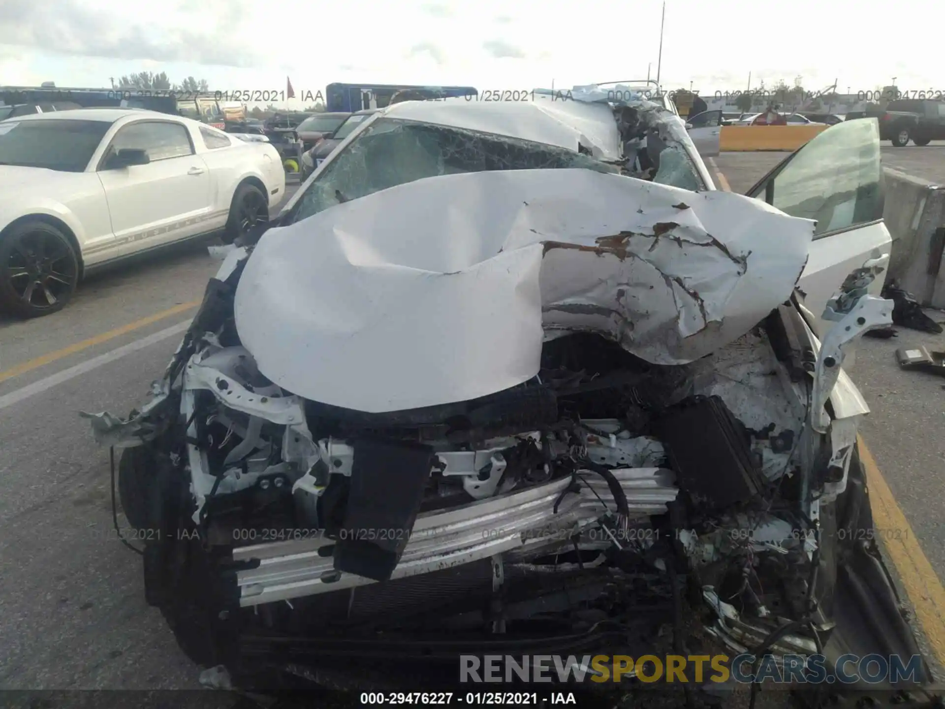6 Photograph of a damaged car 5YFS4RCEXLP041500 TOYOTA COROLLA 2020